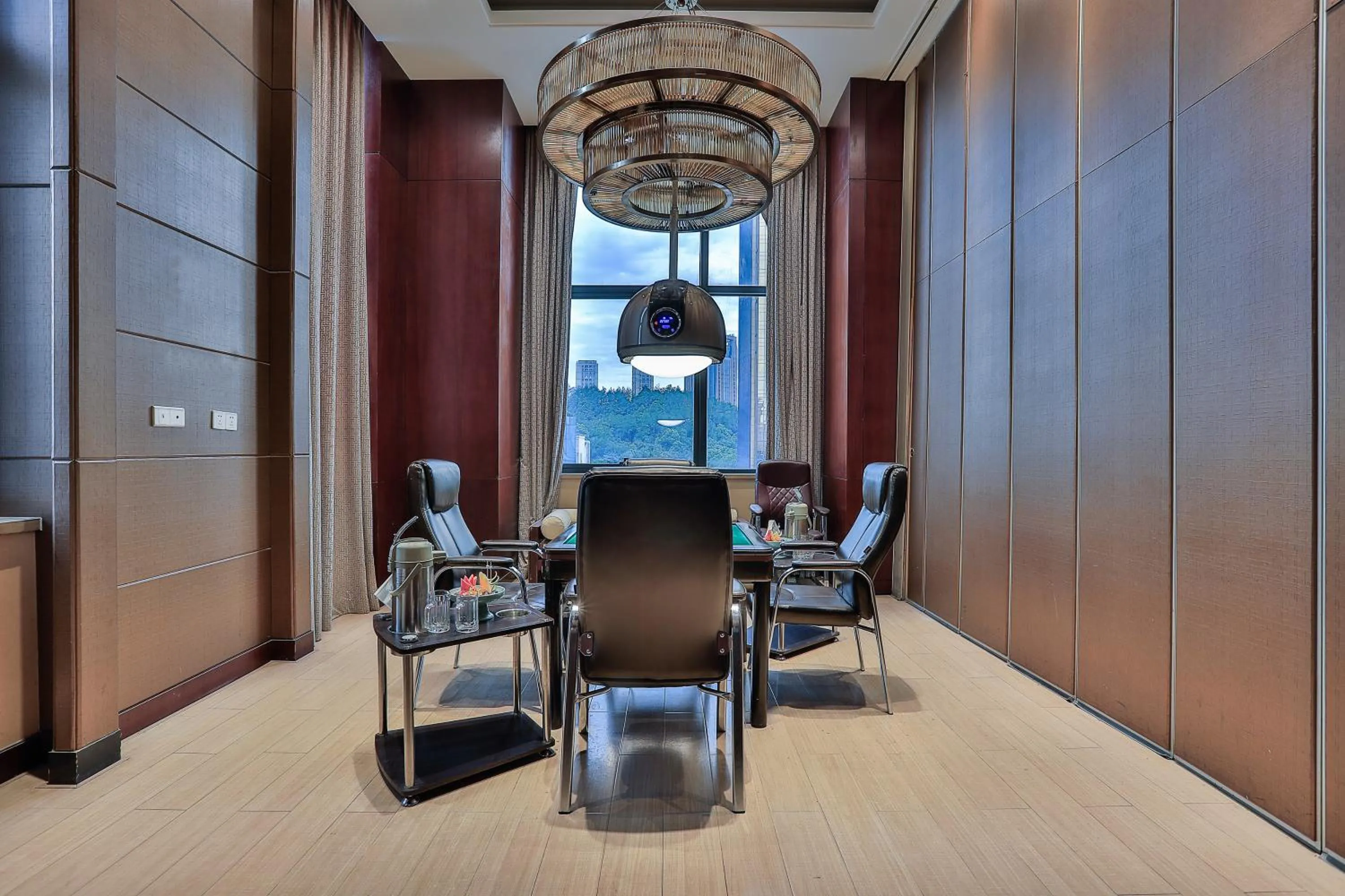 Evening entertainment in SSAW Boutique Hotel Tonglu World Trade