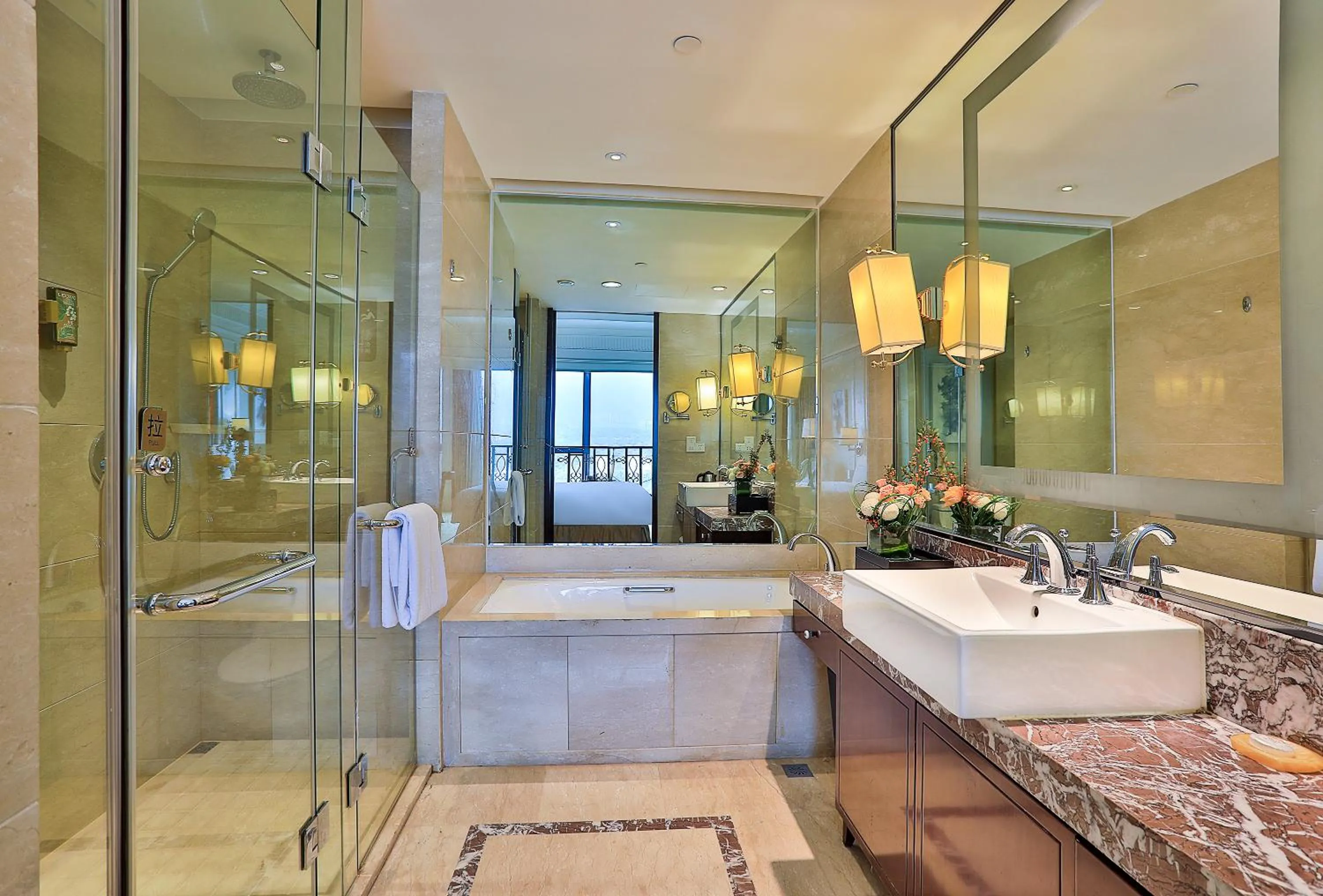 Shower in SSAW Boutique Hotel Tonglu World Trade