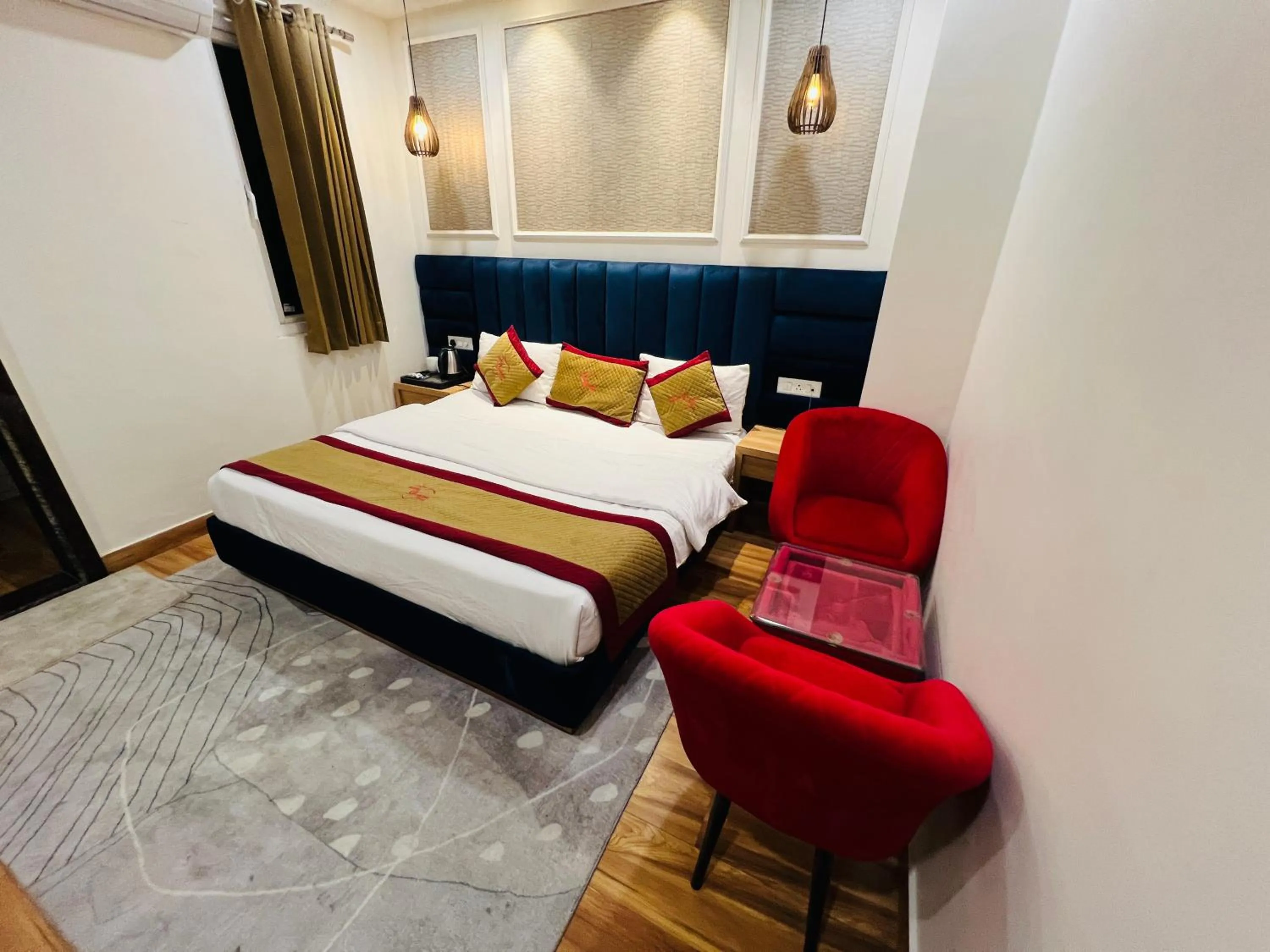 Living room, Bed in Hotel Diamond Villa and Banquet