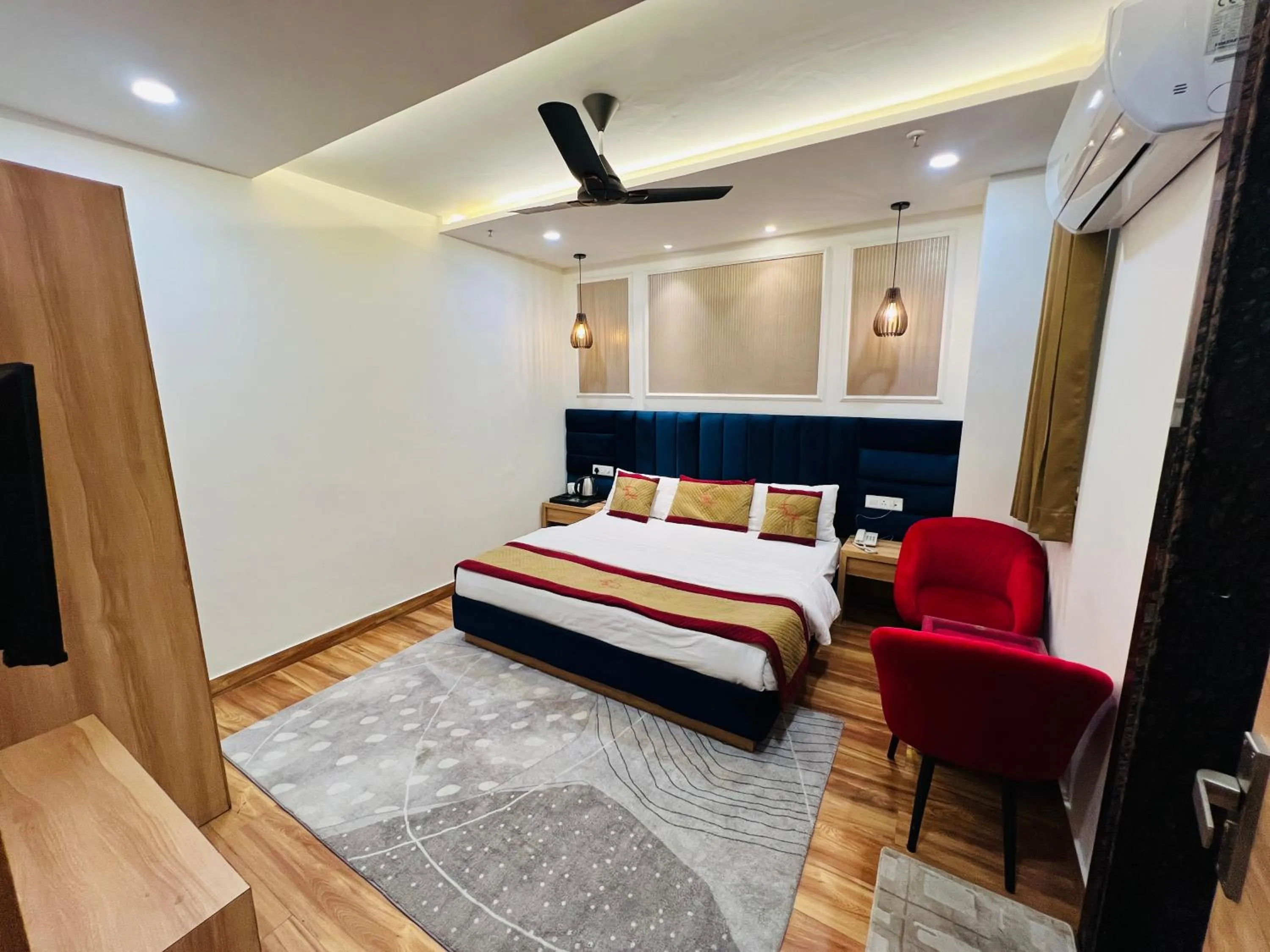 Photo of the whole room, Bed in Hotel Diamond Villa and Banquet