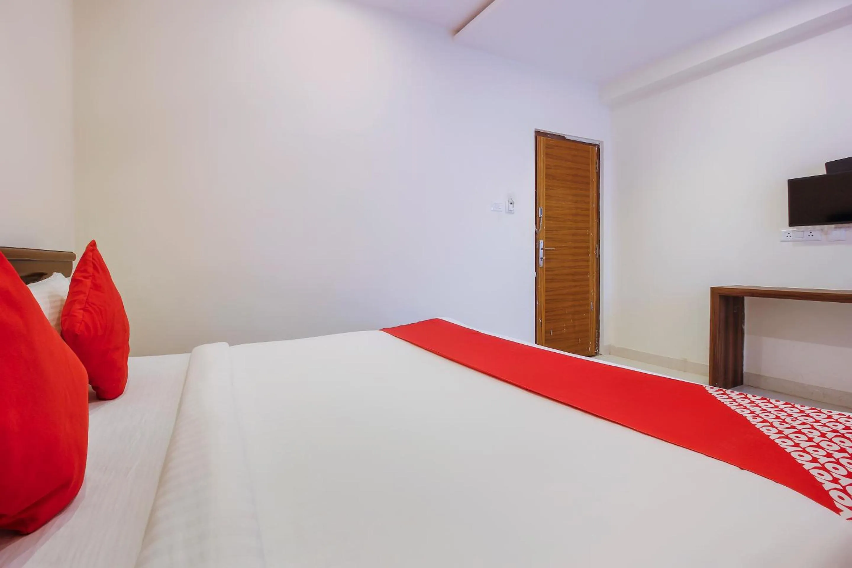 Bedroom, Bed in Hotel O Elite Spaces Puppalaguda