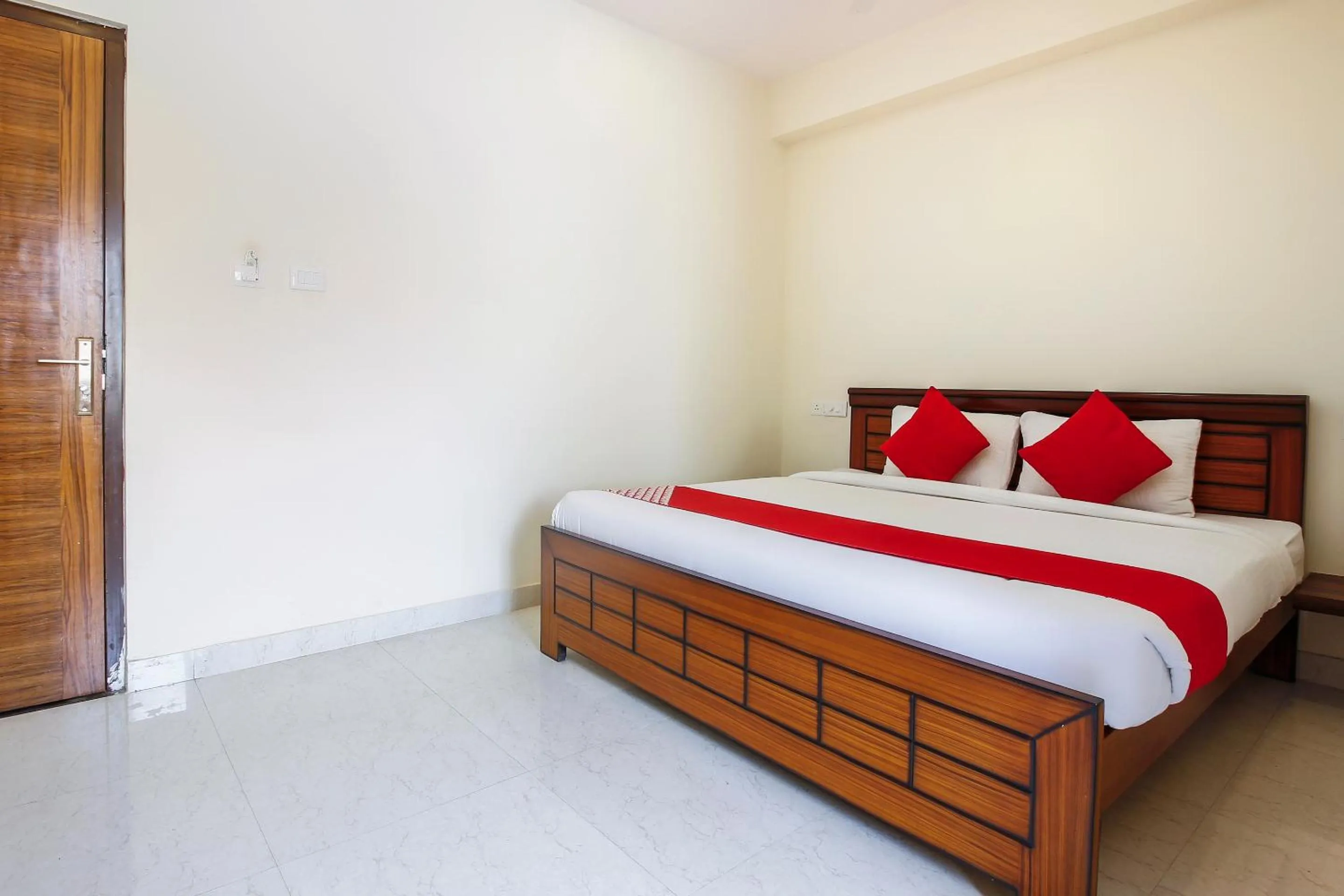 Bedroom, Bed in Hotel O Elite Spaces Puppalaguda