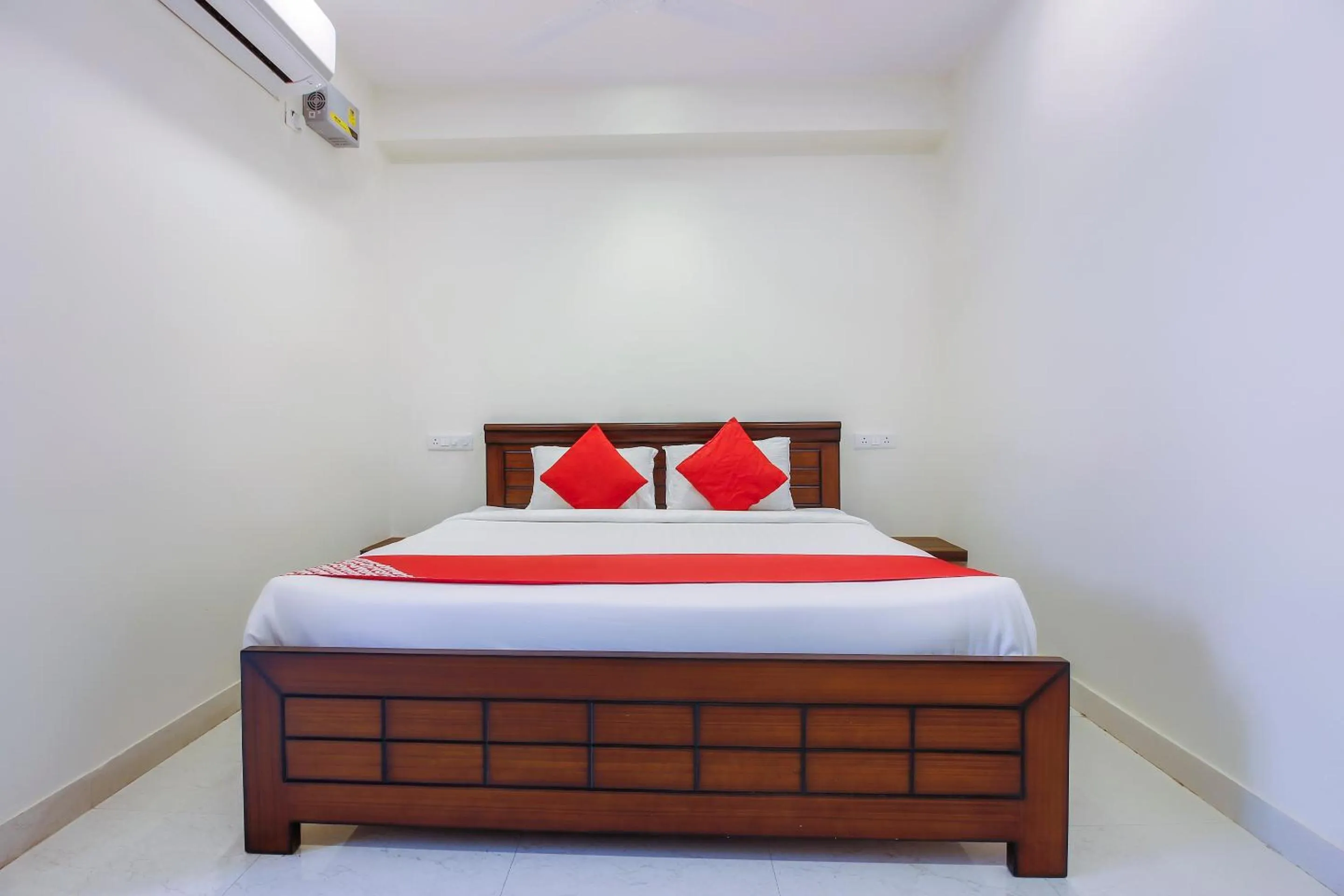 Bedroom, Bed in Hotel O Elite Spaces Puppalaguda
