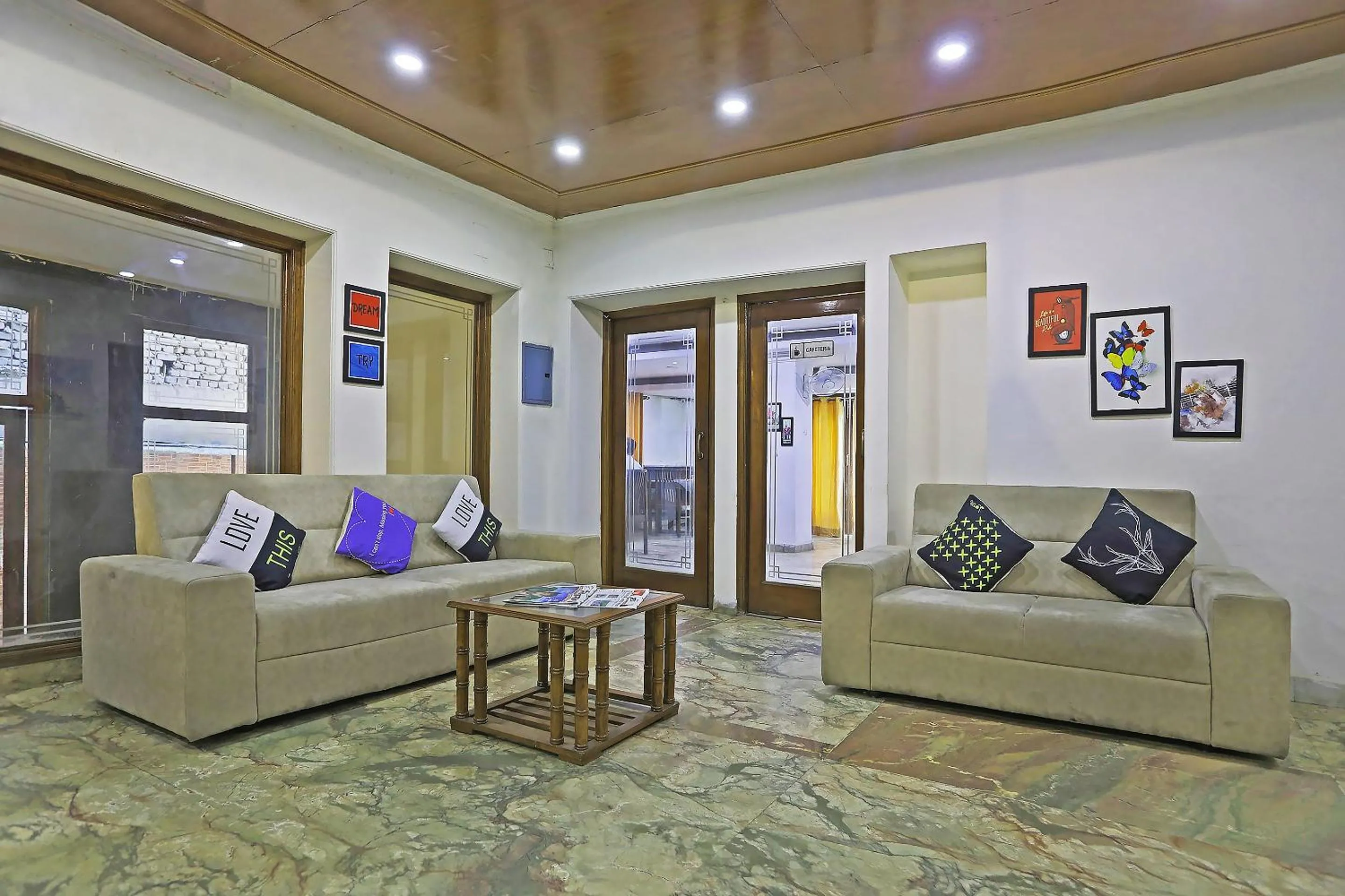 Lobby or reception in Collection O Royal Residency S30