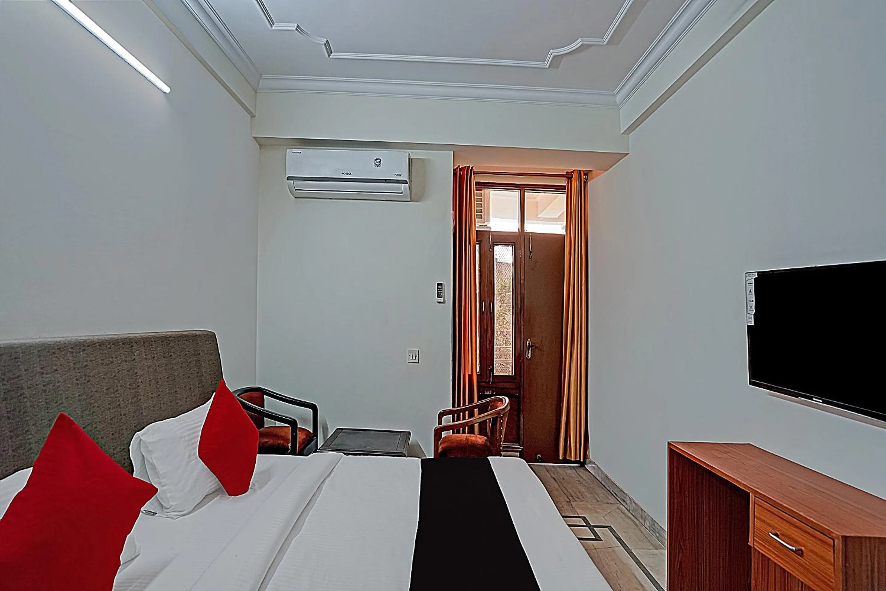 Facade/entrance, Bed in Collection O Royal Residency S30