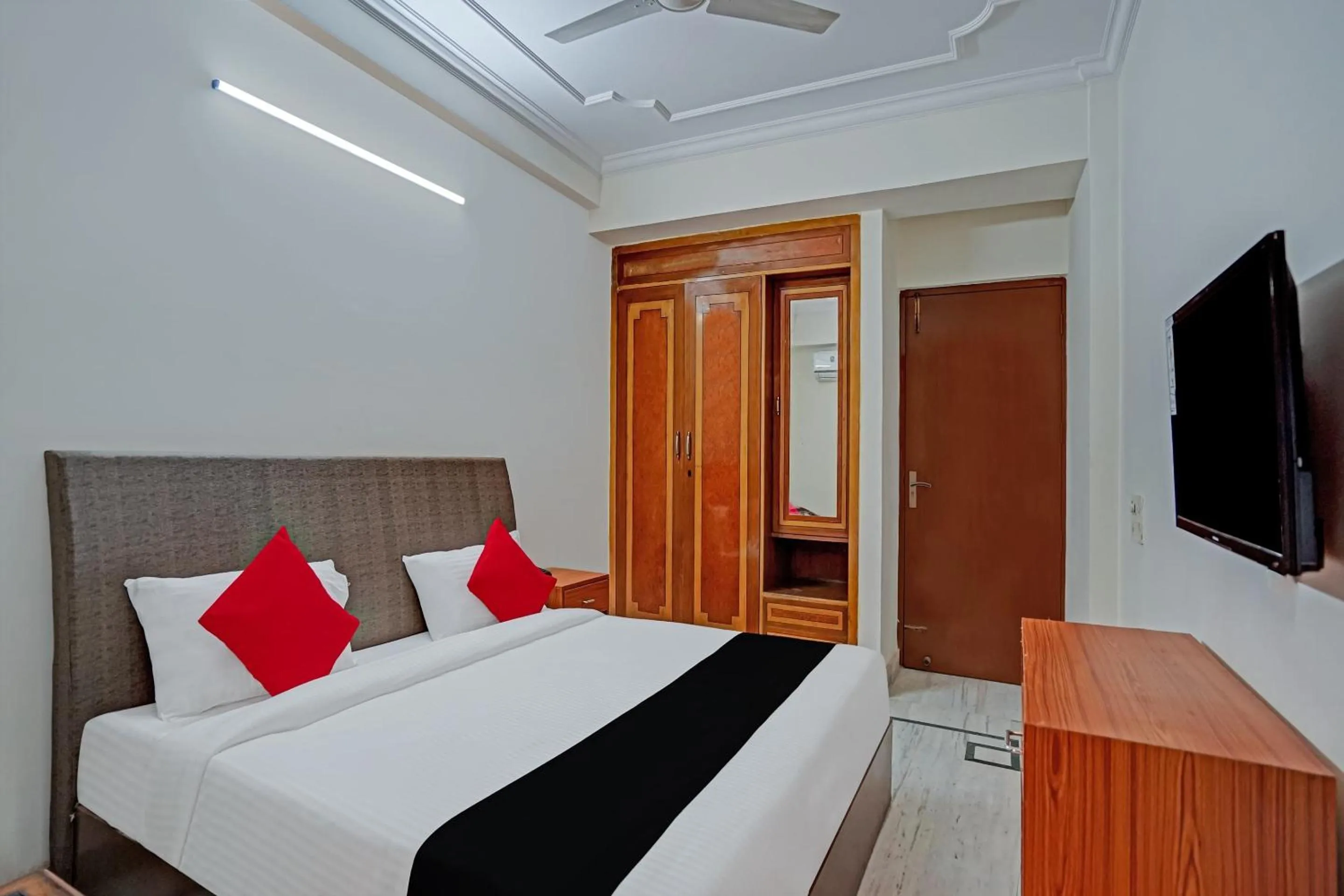 Bedroom, Bed in Collection O Royal Residency S30