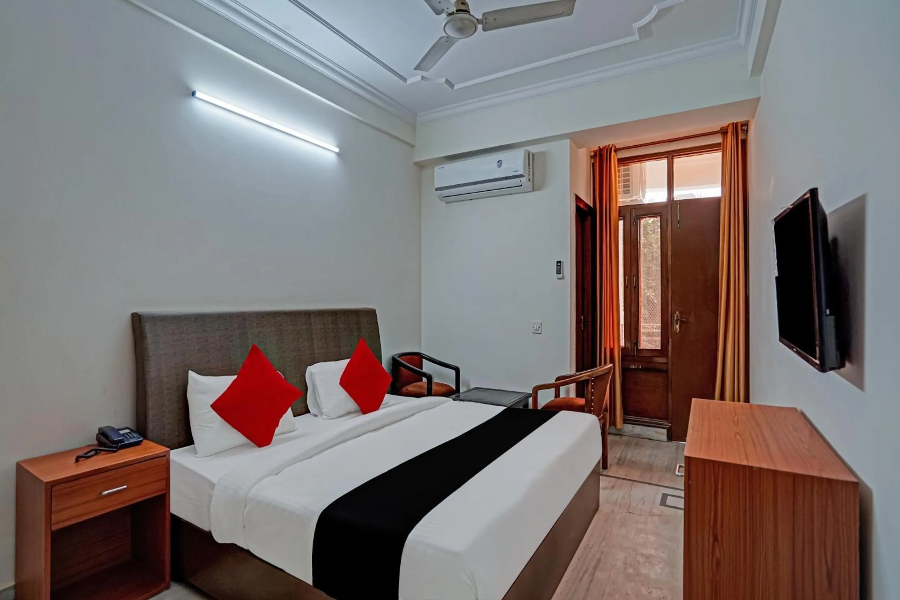 Bedroom, Bed in Collection O Royal Residency S30