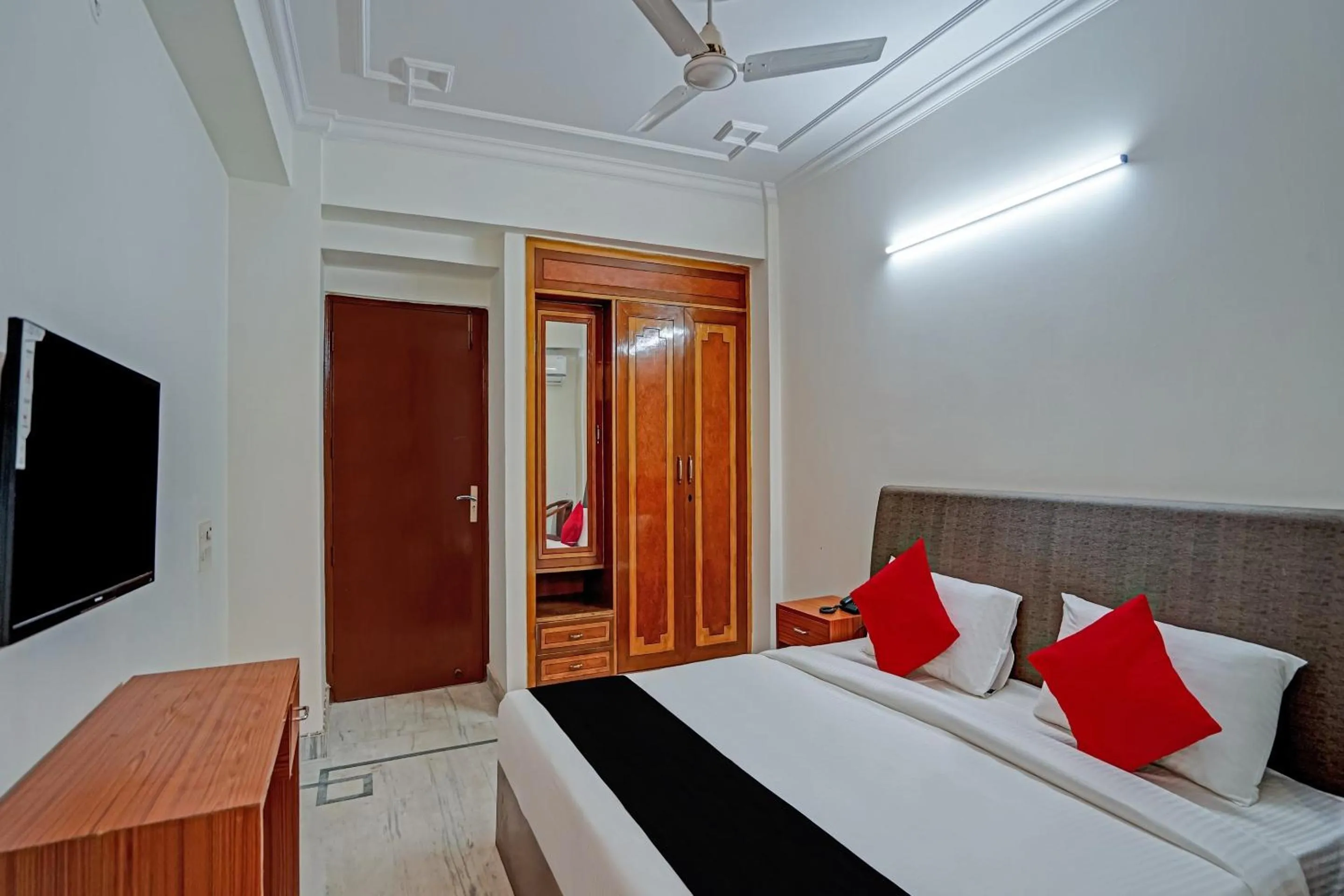 Bedroom, Bed in Collection O Royal Residency S30