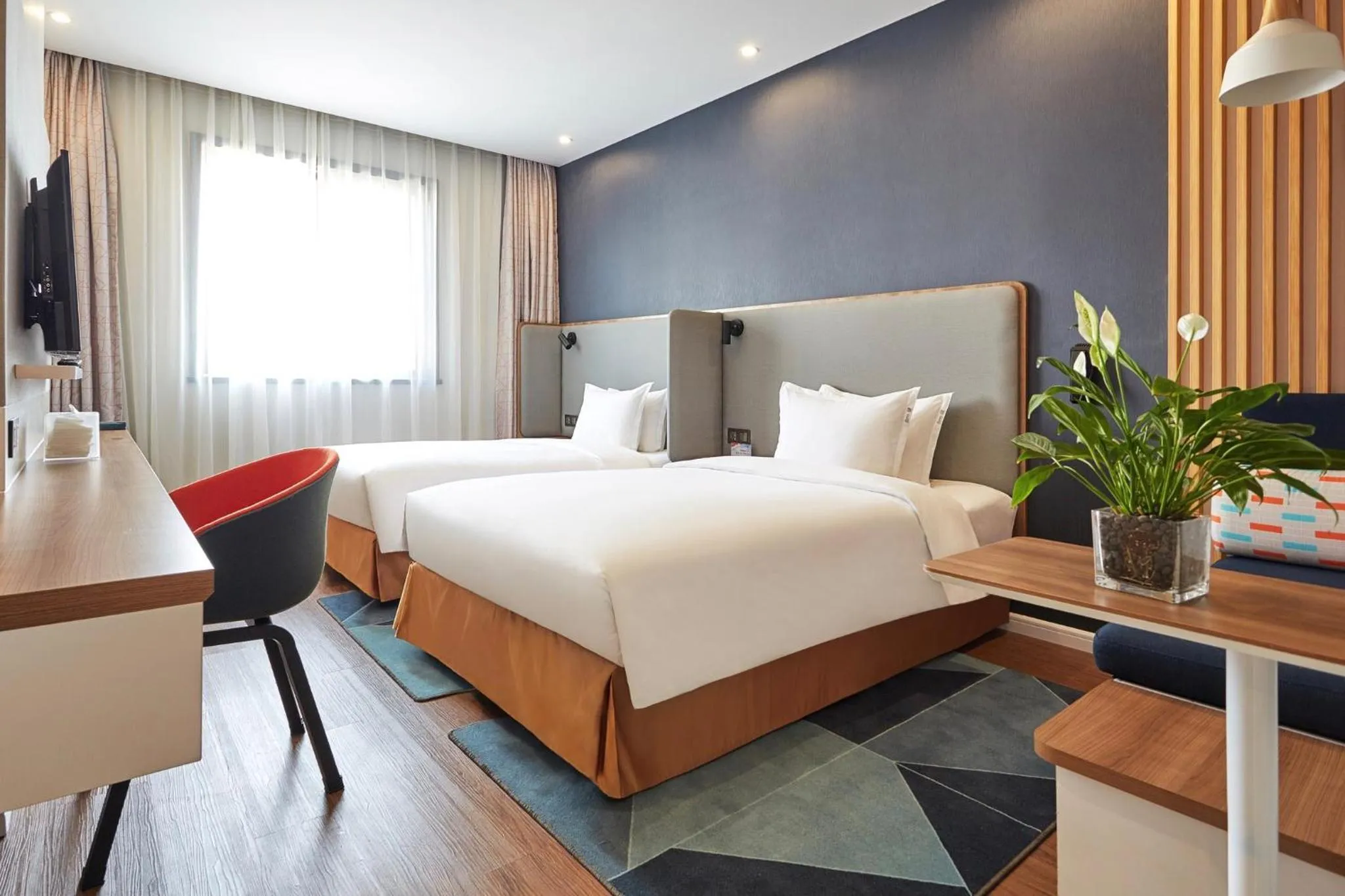 Photo of the whole room, Bed in Holiday Inn Express Nanjing Xuanwu Lake by IHG