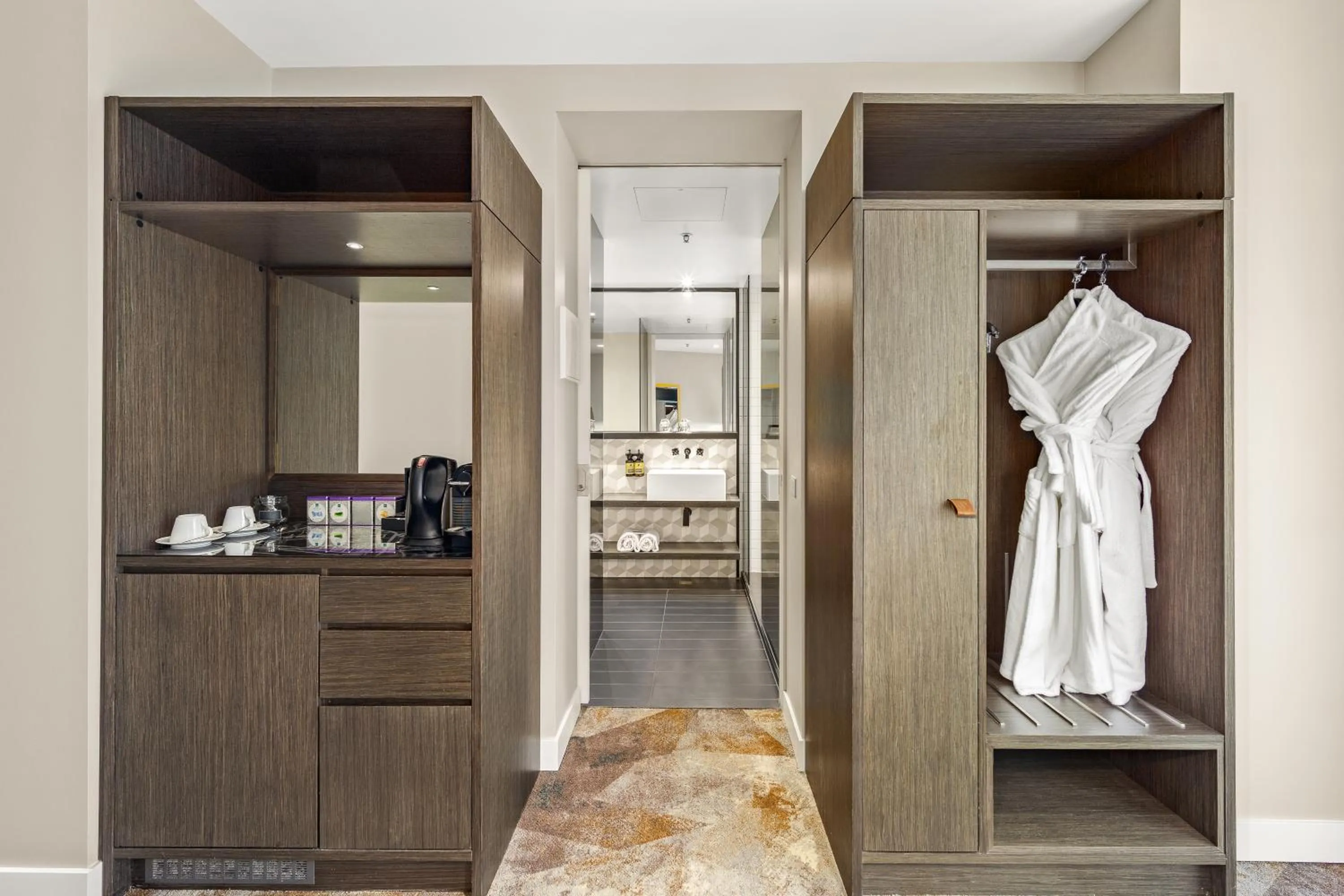 Shower in Peppers Docklands