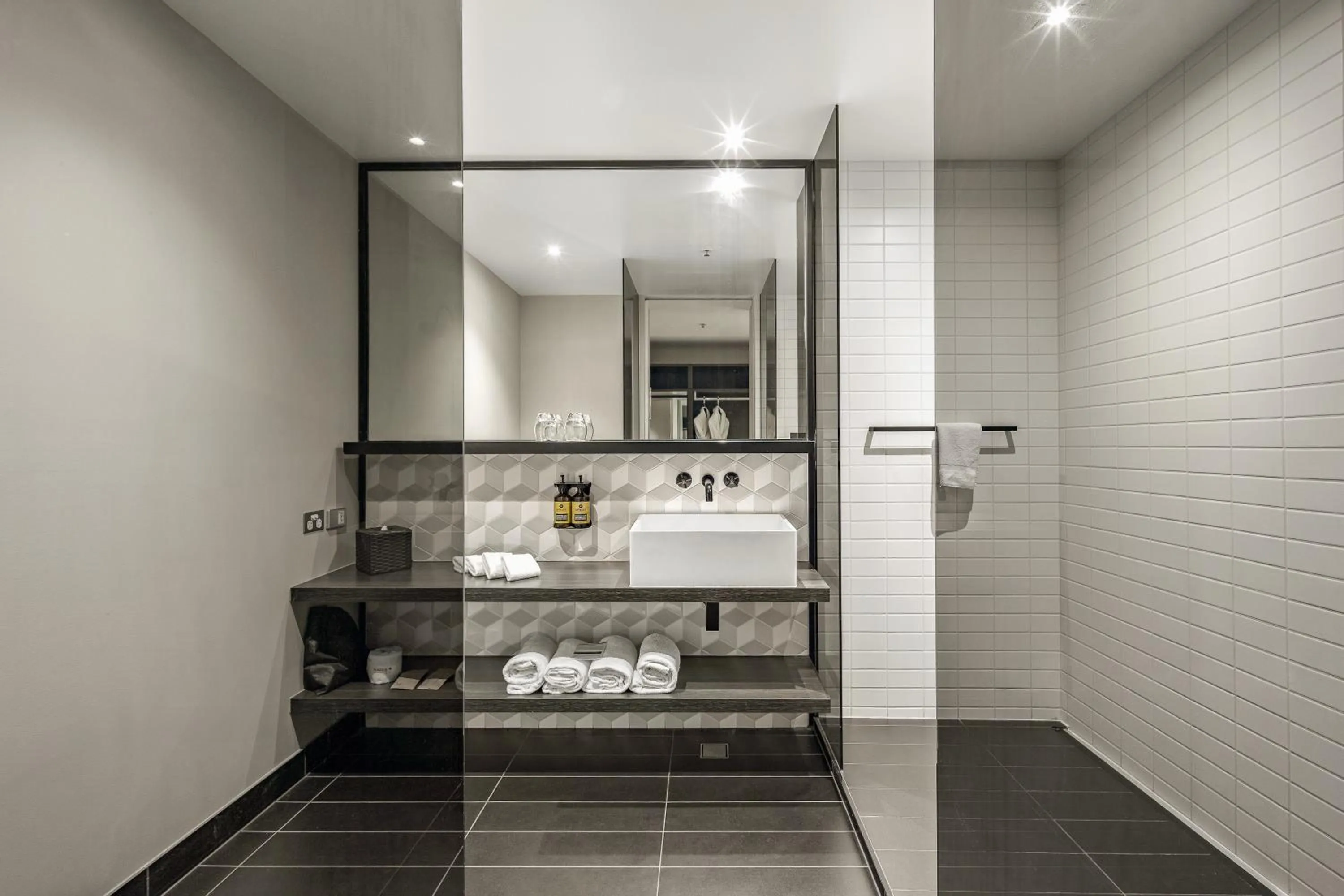 Shower in Peppers Docklands