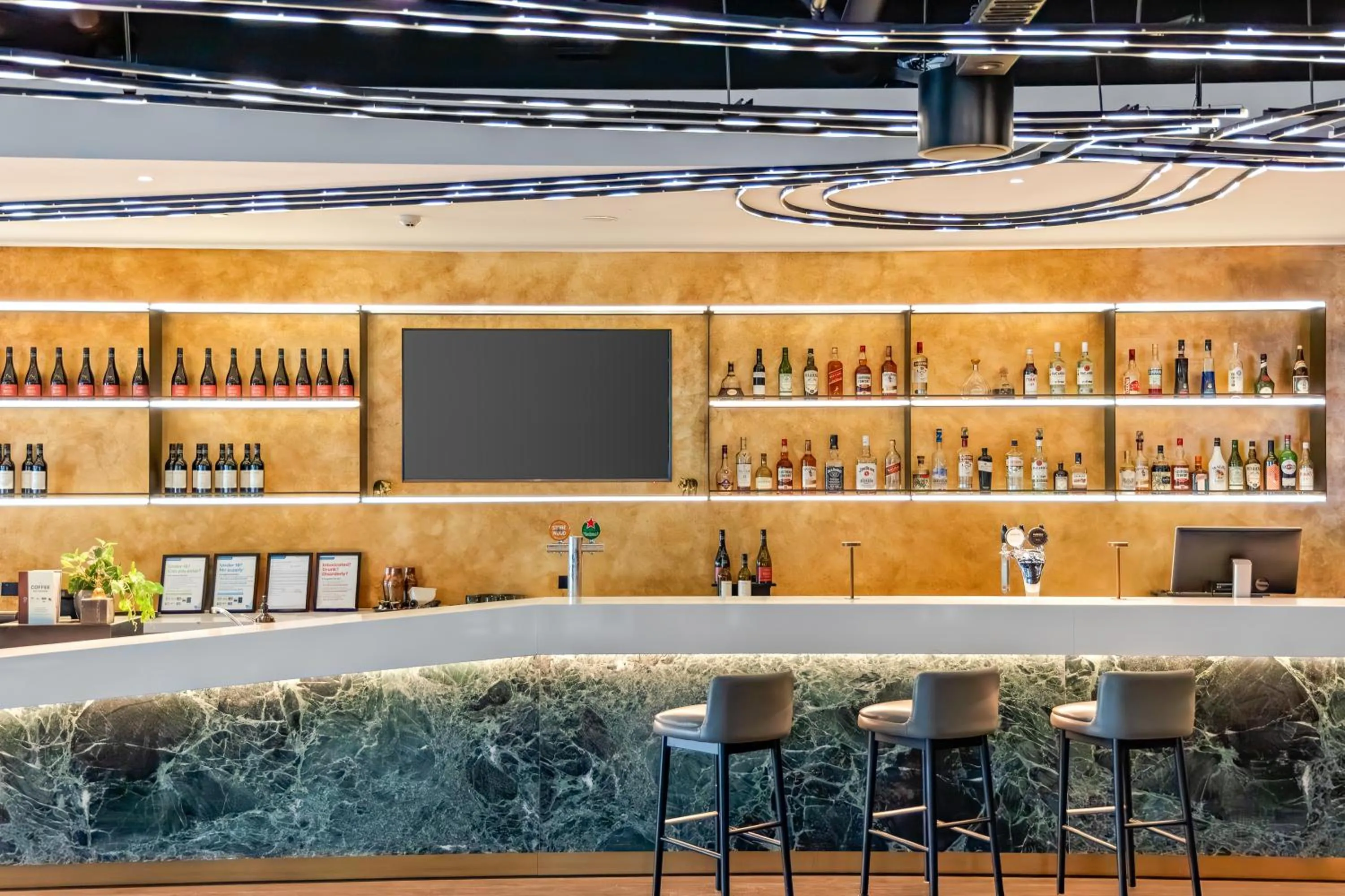 Restaurant/places to eat in Peppers Docklands