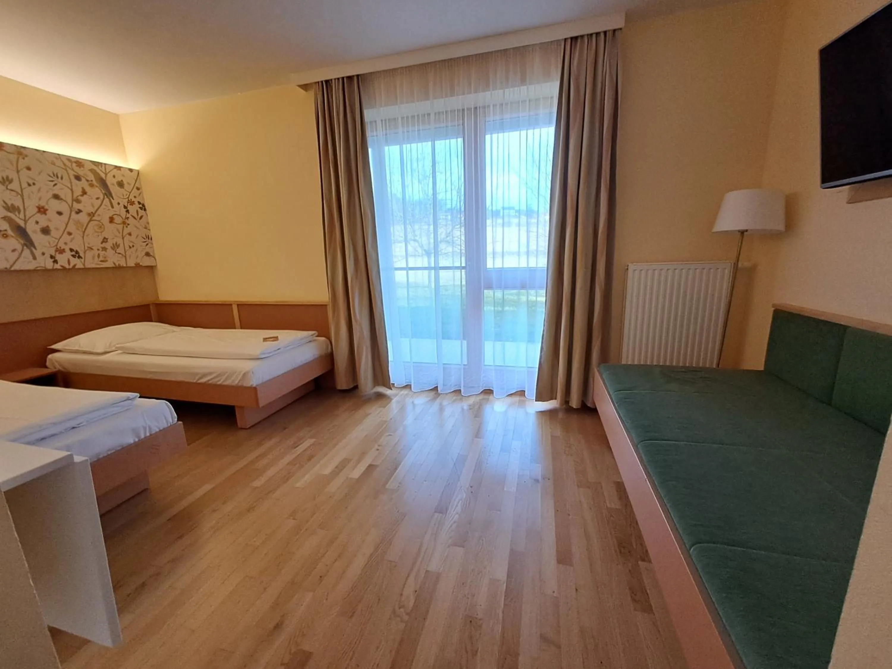 TV and multimedia, Bed in JUFA Hotel Stubenbergsee