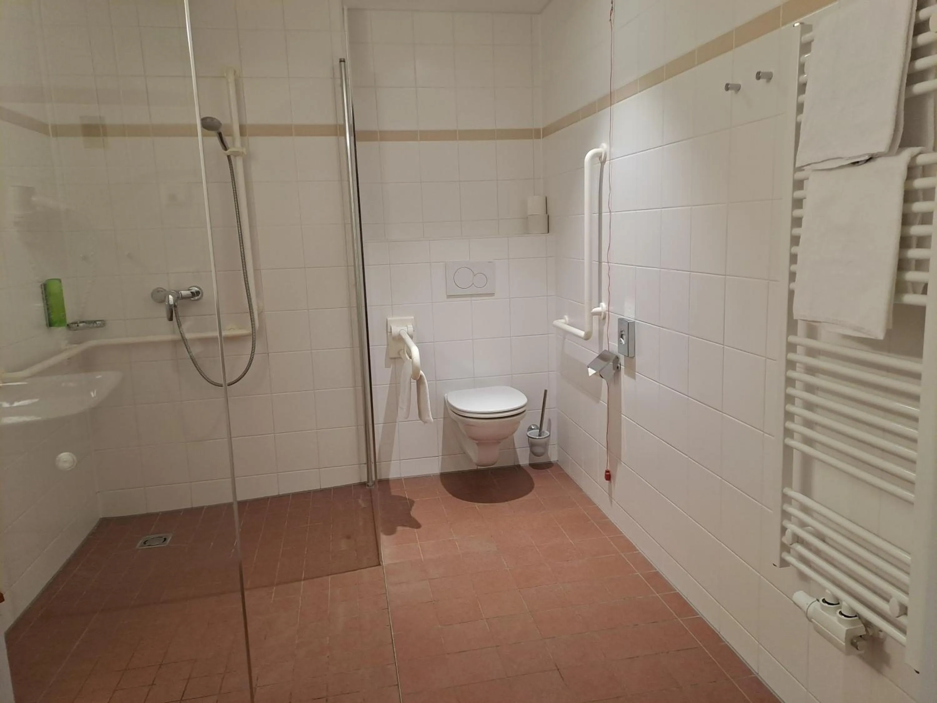 Shower in JUFA Hotel Stubenbergsee