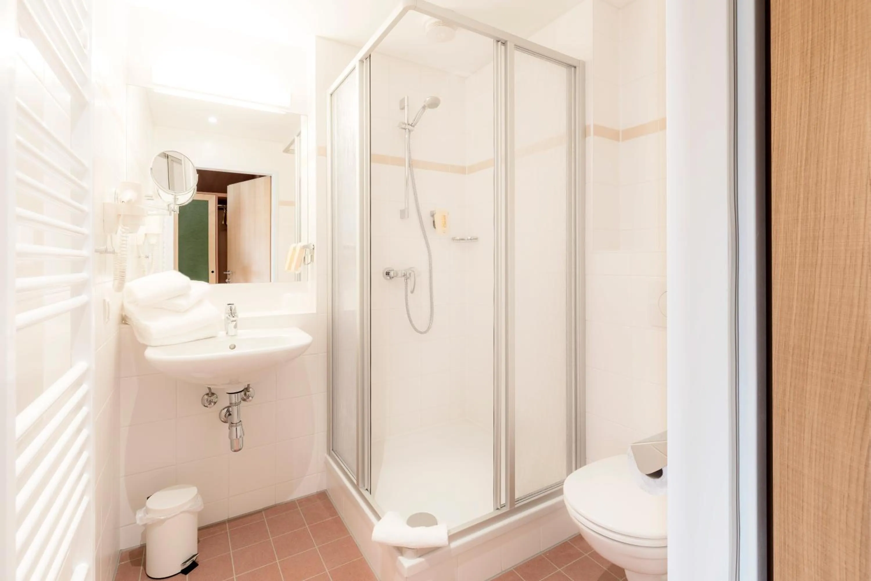 Shower in JUFA Hotel Stubenbergsee