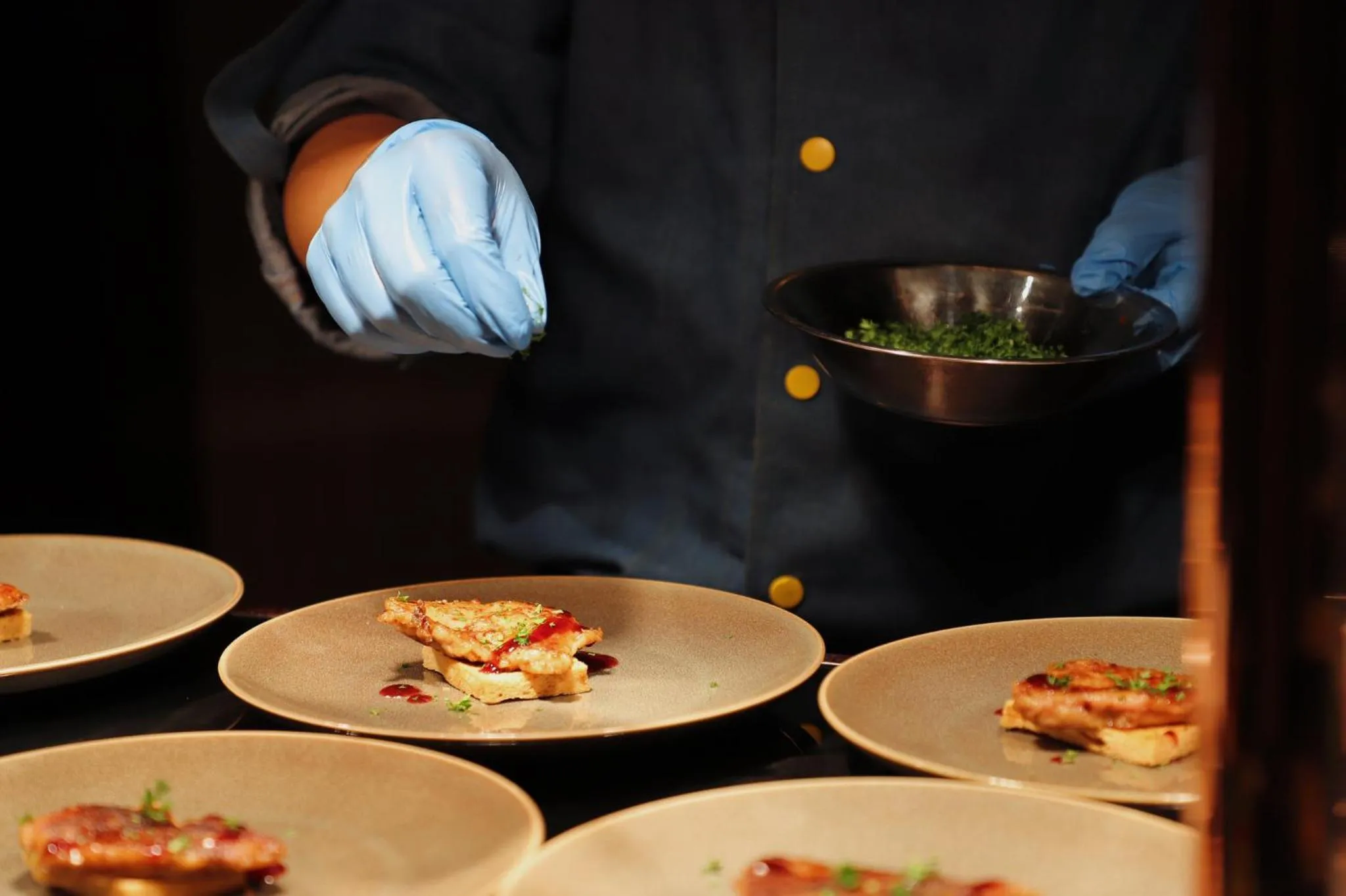 Restaurant/places to eat in voco Lianyungang Haizhou Bay by IHG