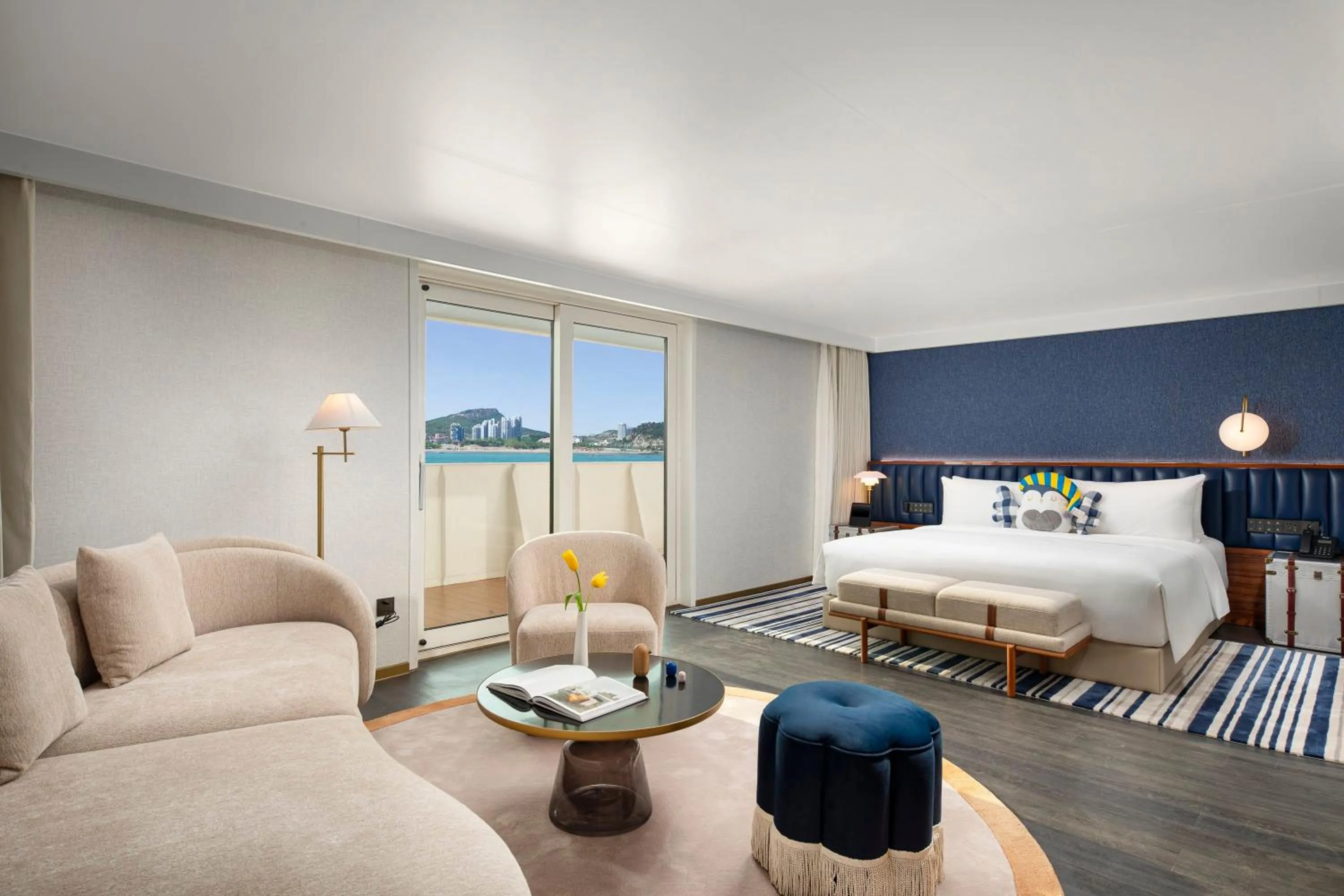 Photo of the whole room in voco Lianyungang Haizhou Bay by IHG