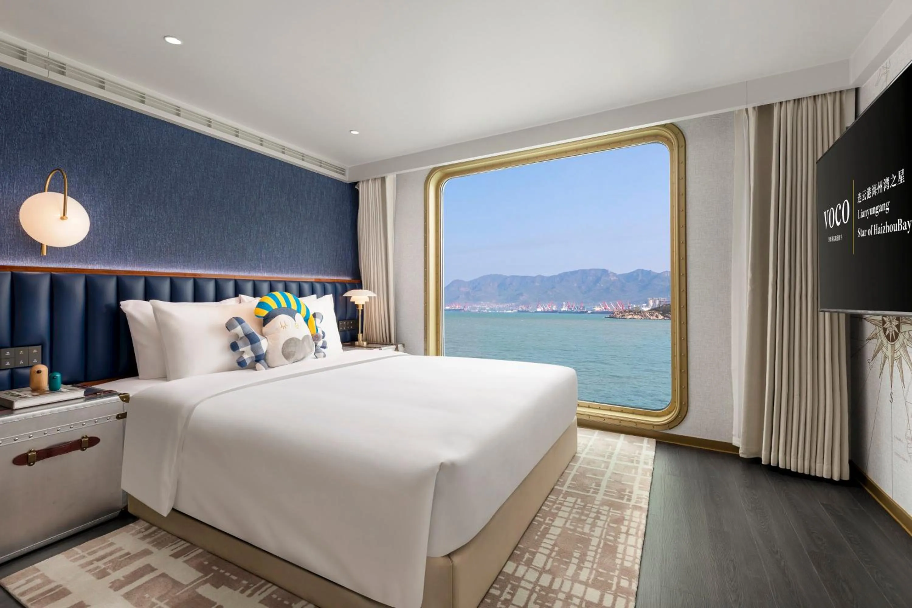 Photo of the whole room, Bed in voco Lianyungang Haizhou Bay by IHG