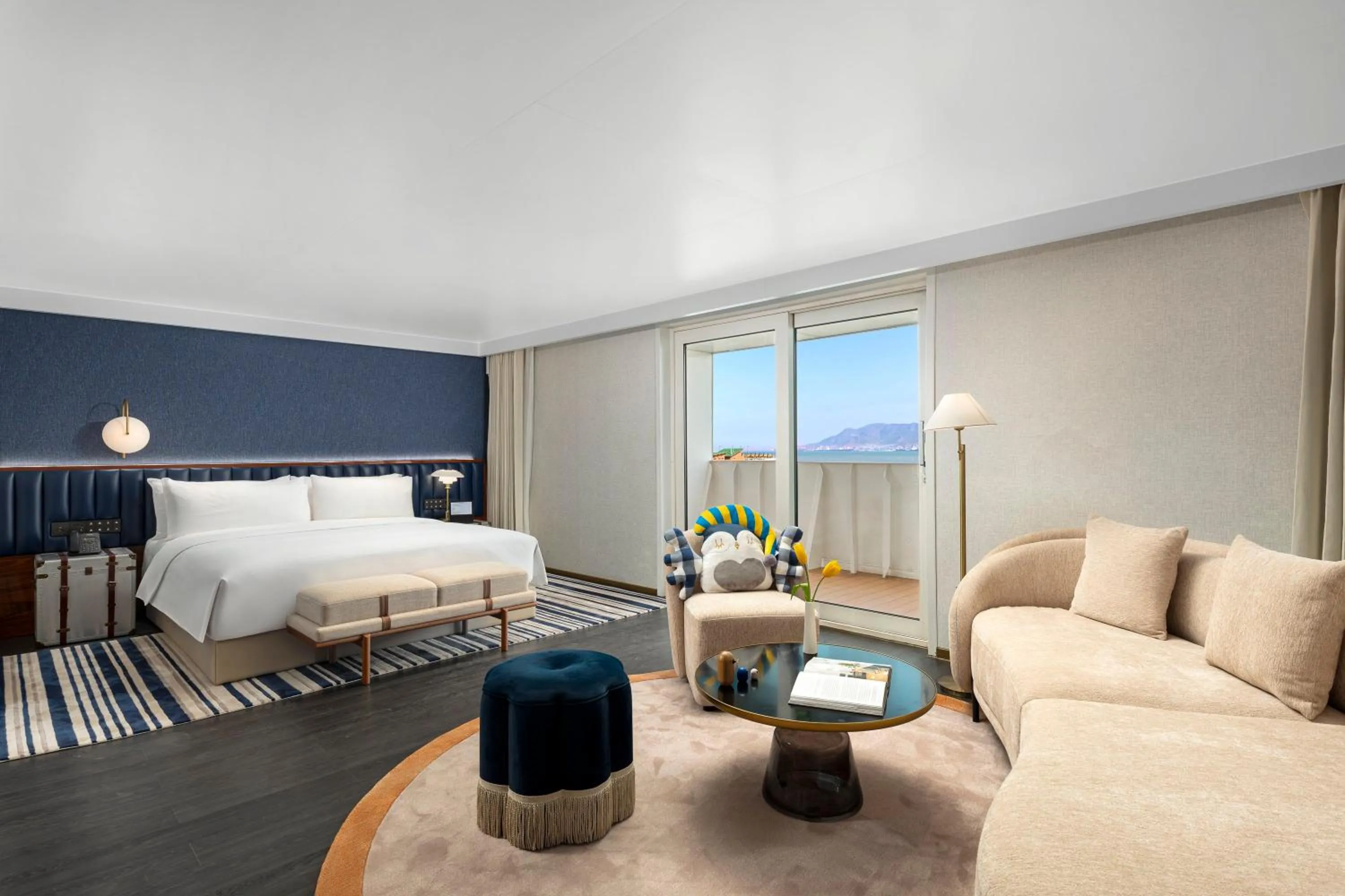 Photo of the whole room, Bed in voco Lianyungang Haizhou Bay by IHG