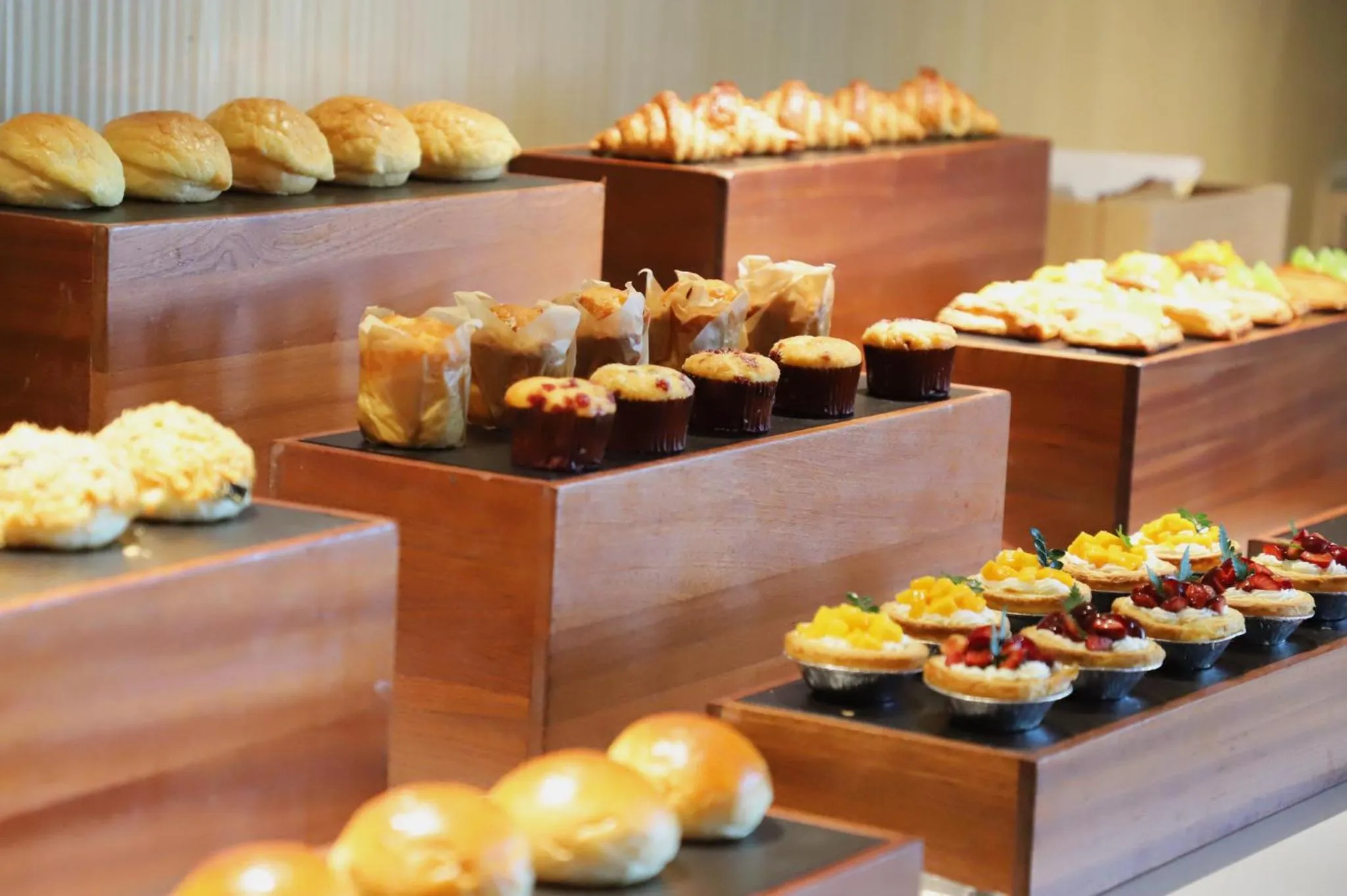 Restaurant/places to eat in voco Lianyungang Haizhou Bay by IHG