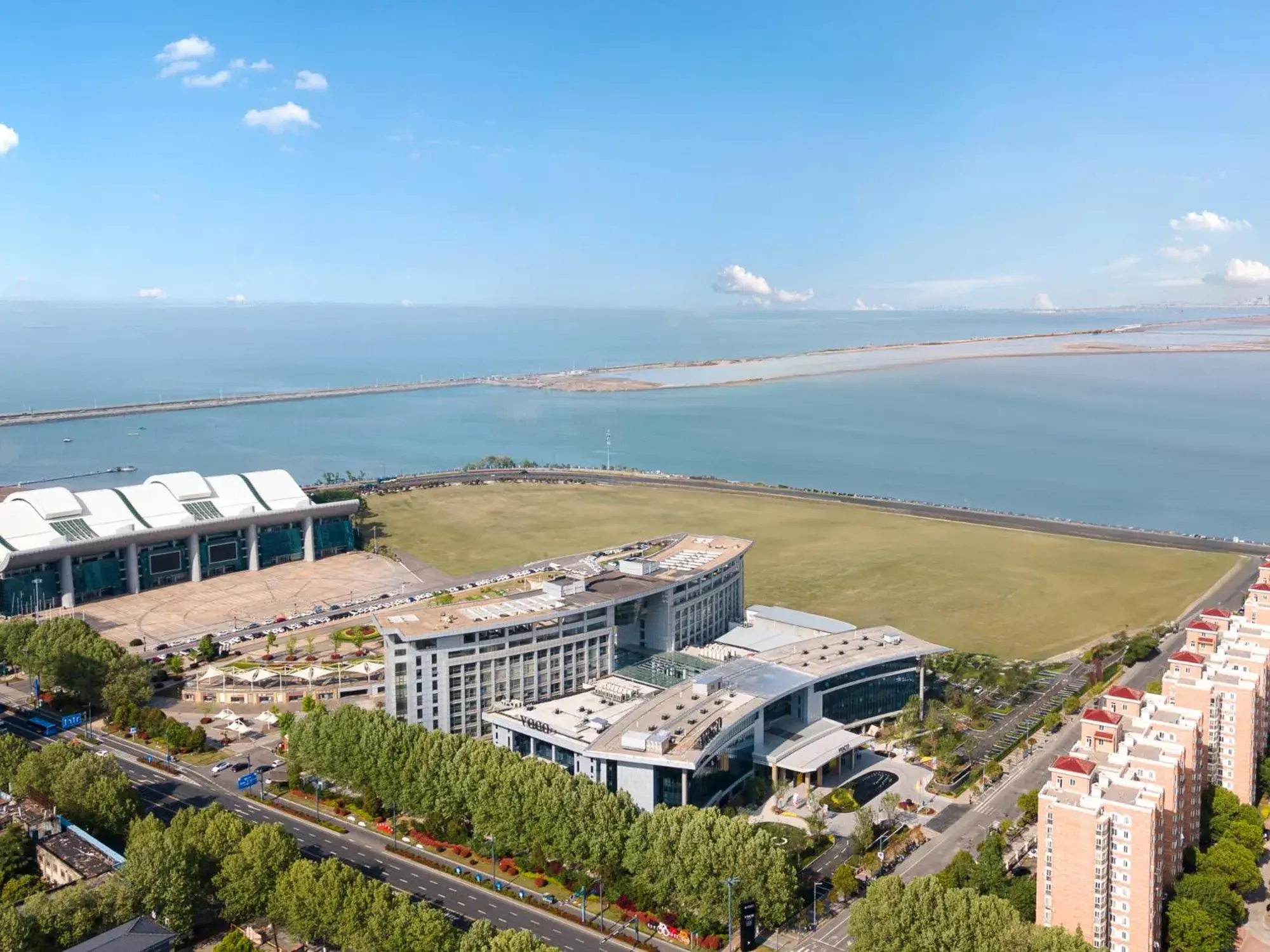 Property building in voco Lianyungang Haizhou Bay by IHG Property building in voco Lianyungang Haizhou Bay by IHG