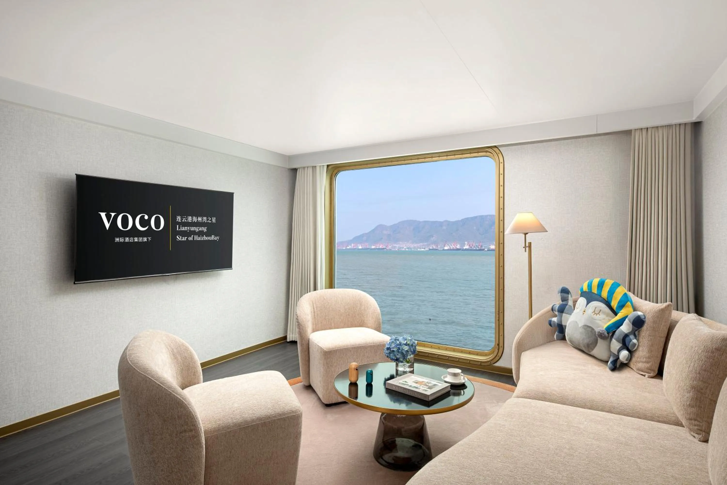 Photo of the whole room in voco Lianyungang Haizhou Bay by IHG