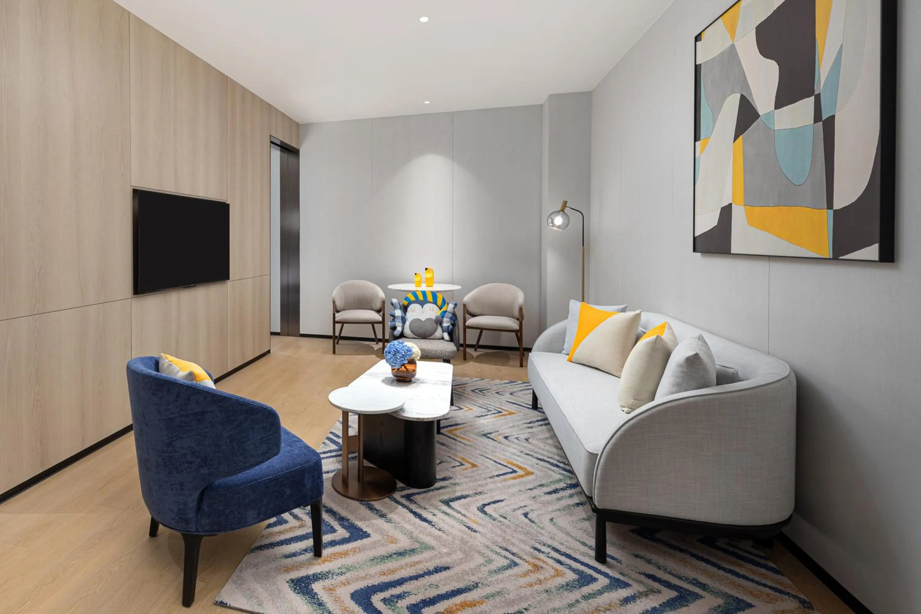 Living room in voco Lianyungang Haizhou Bay by IHG