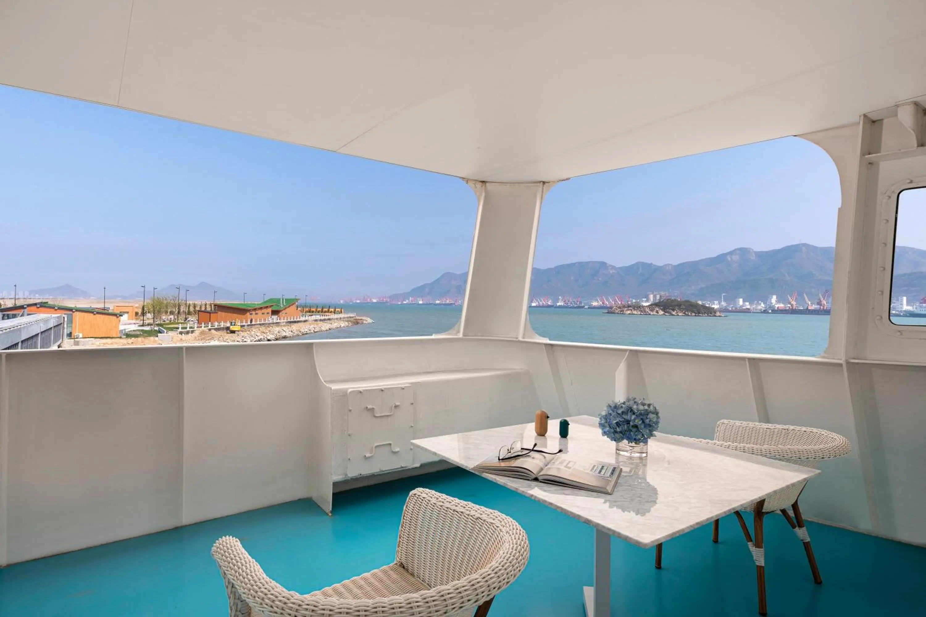 Photo of the whole room in voco Lianyungang Haizhou Bay by IHG