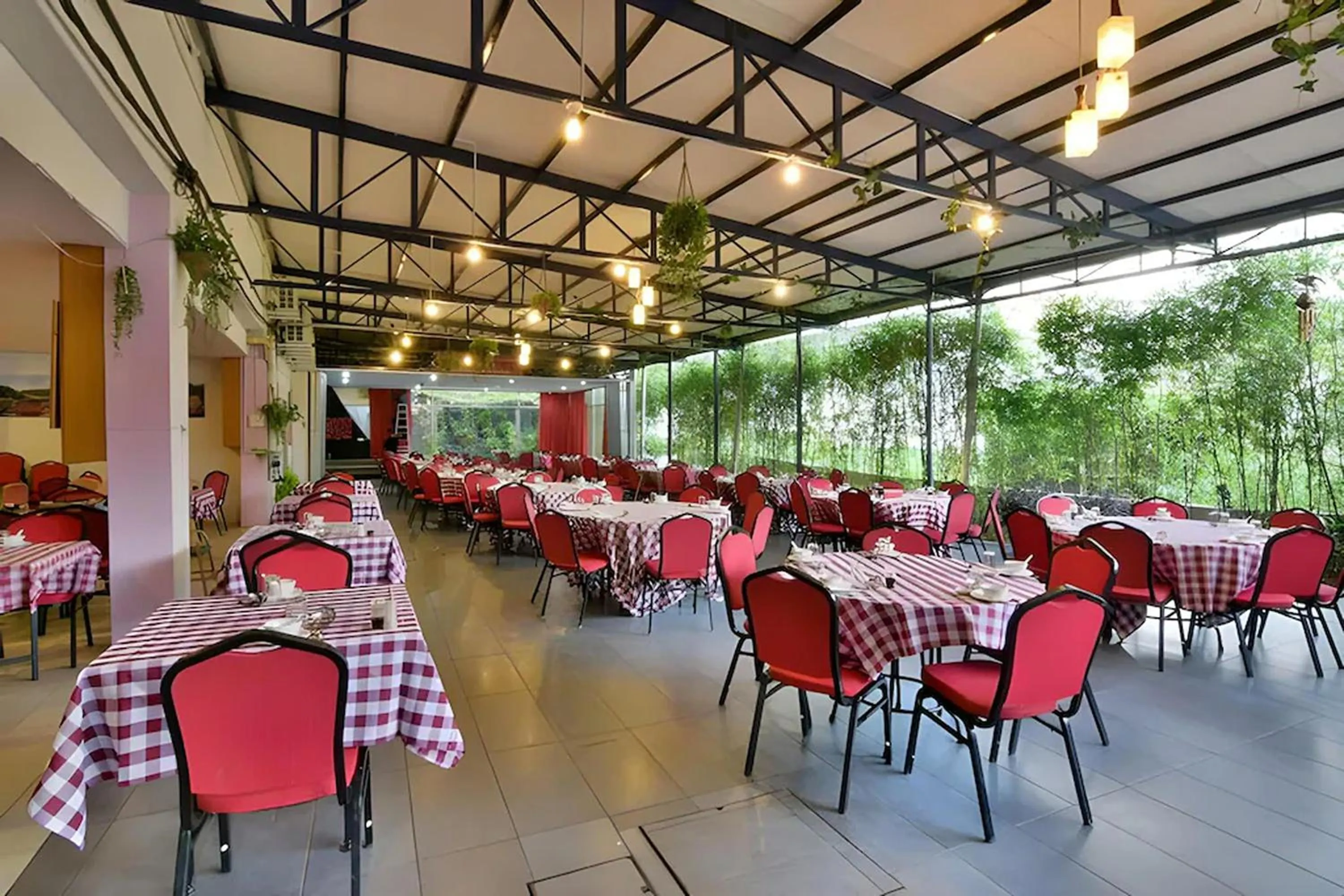 Restaurant/places to eat in Hotel Titiwangsa