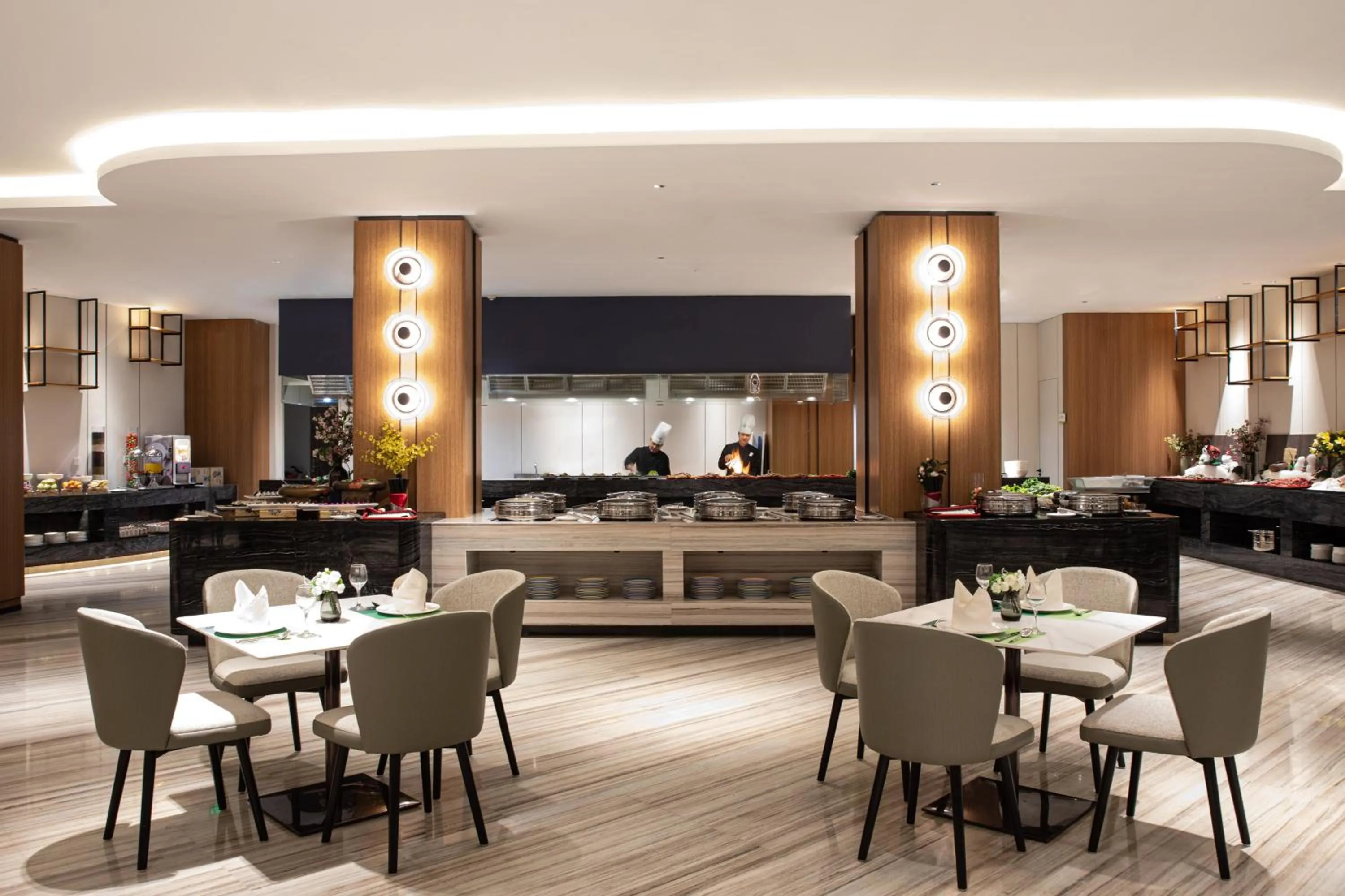 Restaurant/places to eat in Holiday Inn Ningde Dijing by IHG