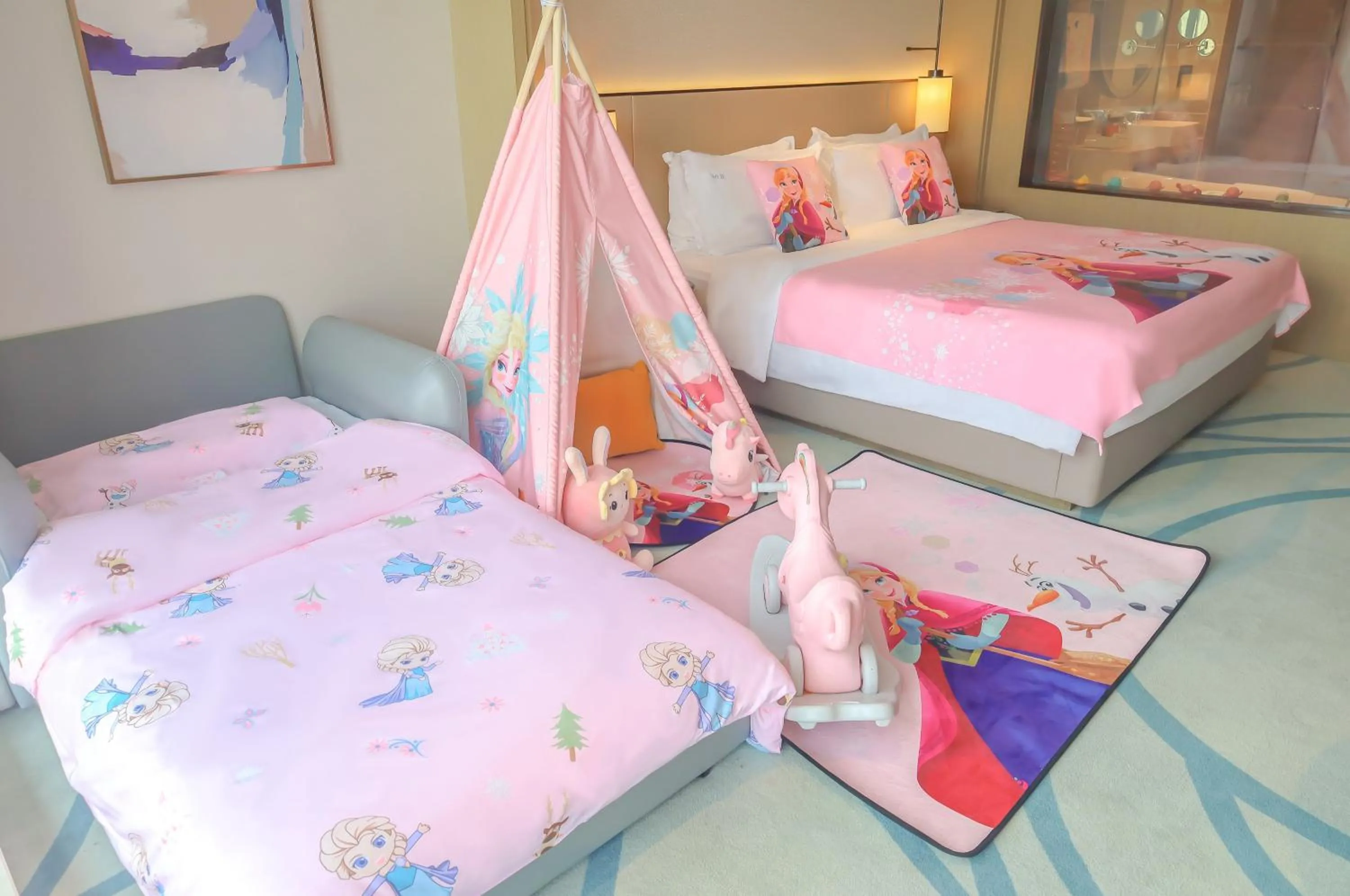 Photo of the whole room, Bed in Holiday Inn Ningde Dijing by IHG