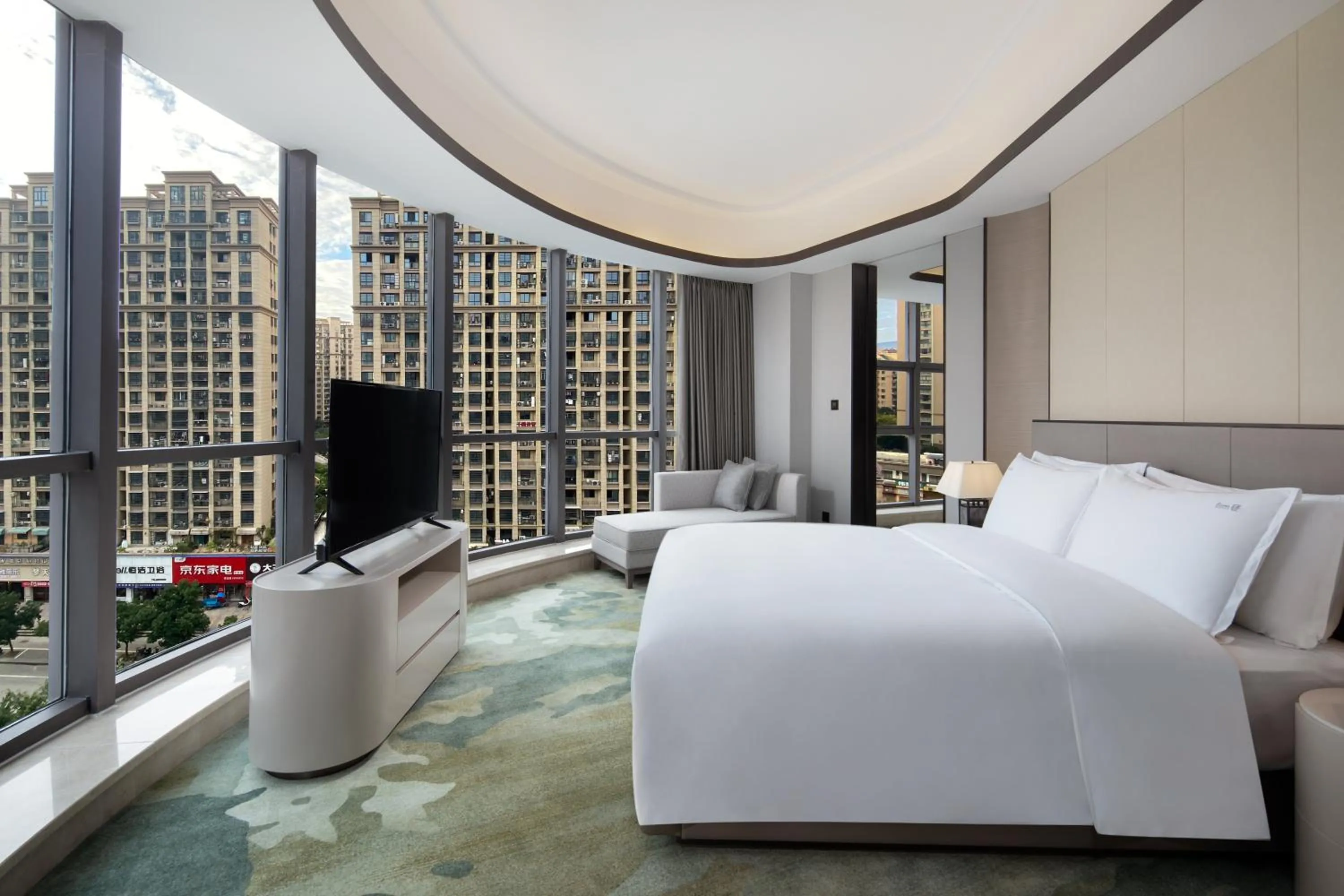 Photo of the whole room, Bed in Holiday Inn Ningde Dijing by IHG