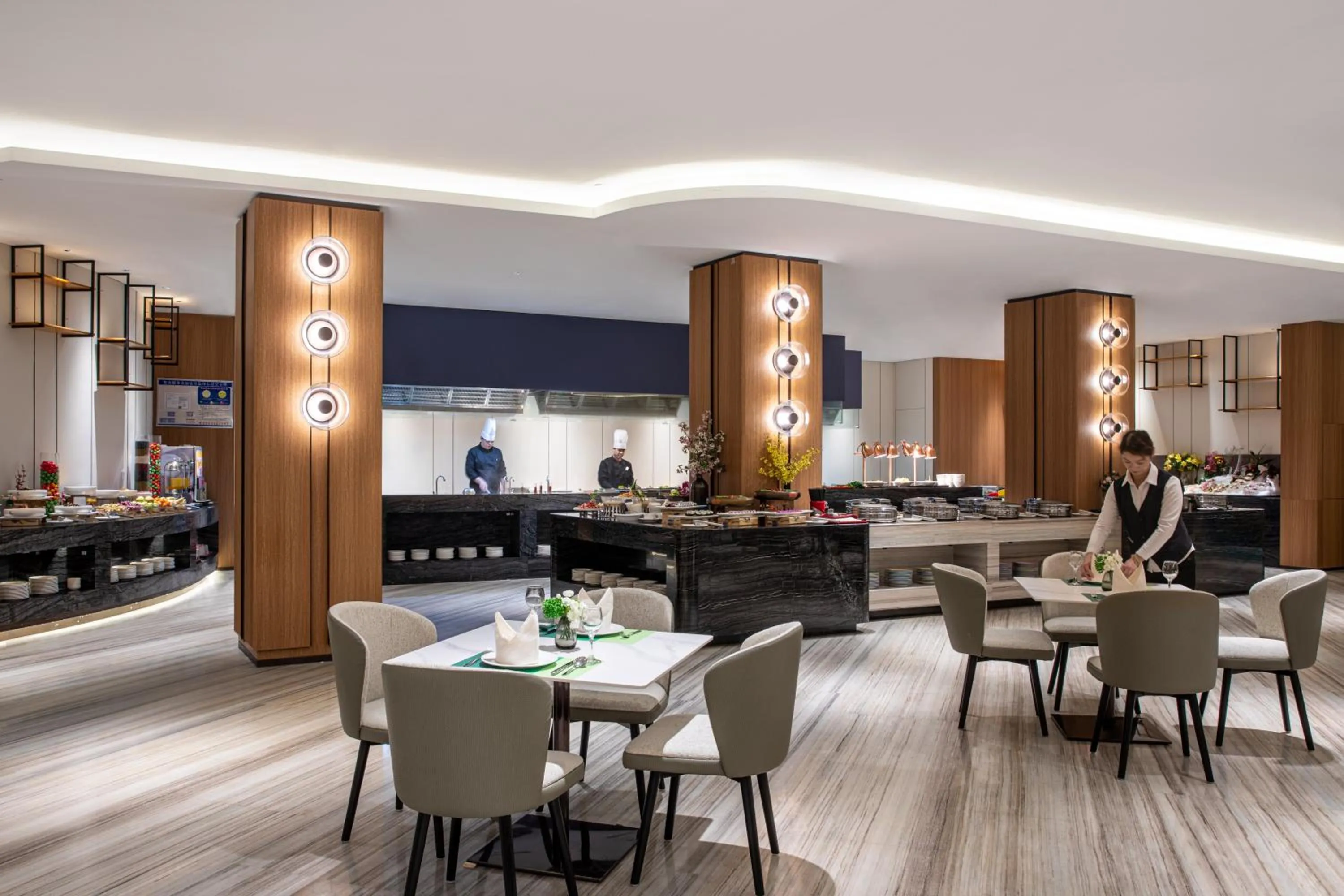 Restaurant/places to eat in Holiday Inn Ningde Dijing by IHG