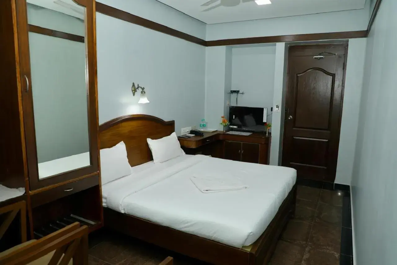 Standard Double Room in Hotel Grand Palace Stay Standard Double Room in Hotel Grand Palace Stay