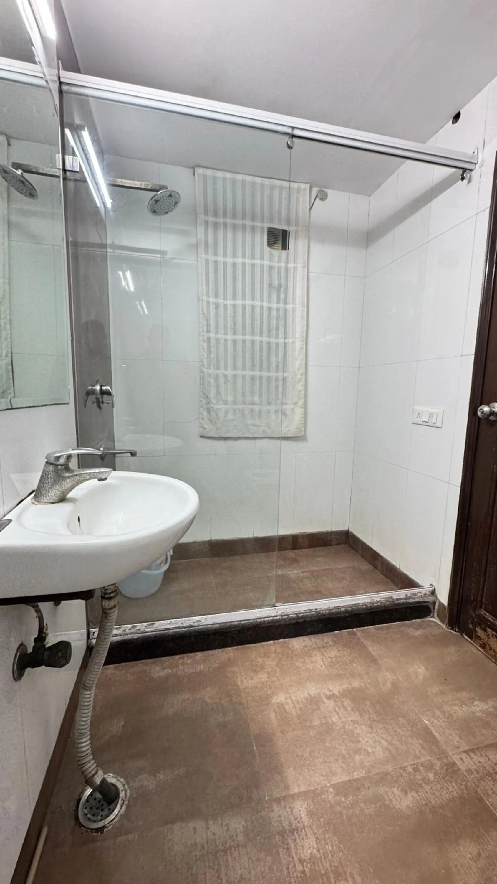 Shower in HOTEL JASHN INN Near Apollo Hospital