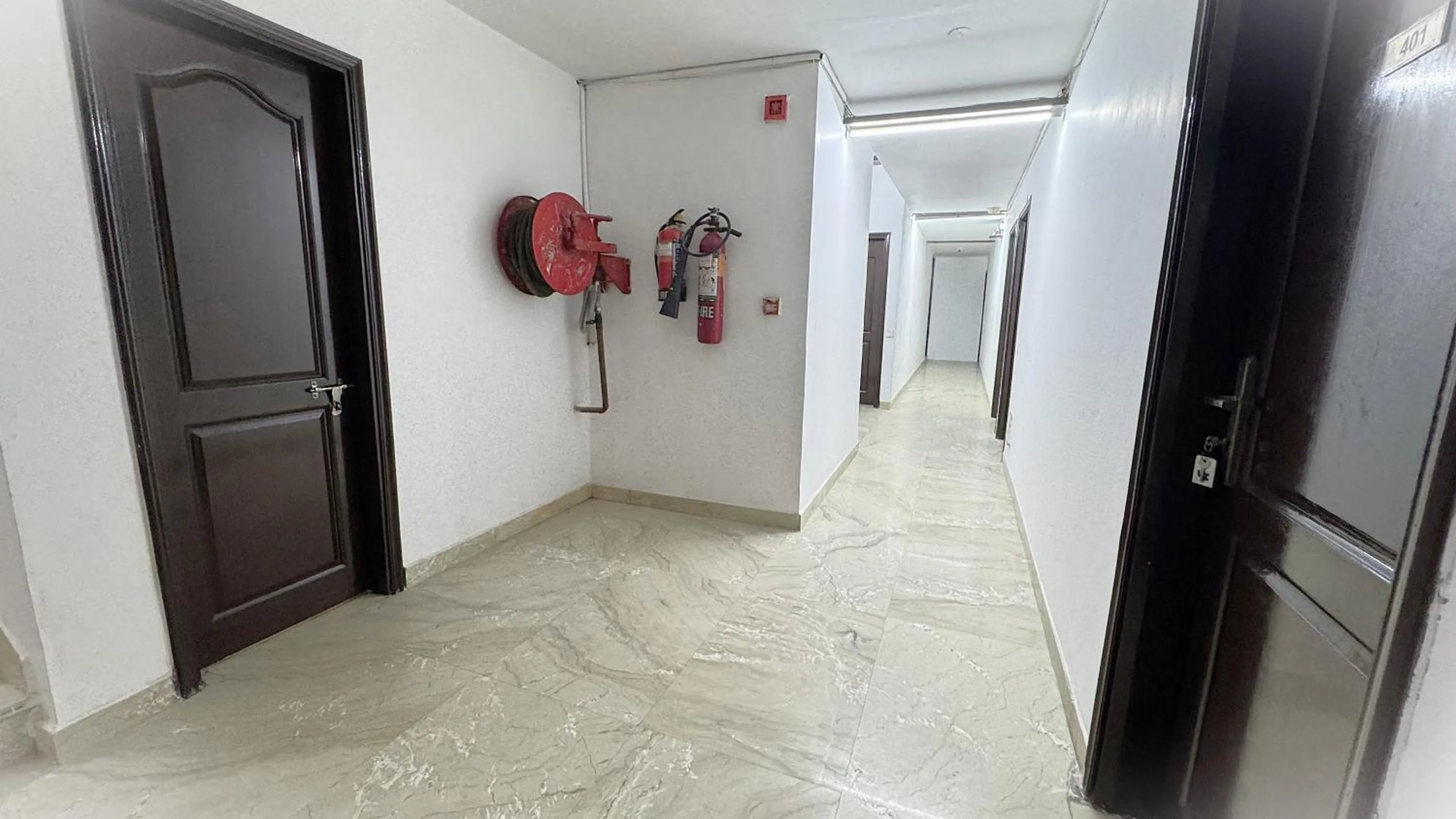 Property building in HOTEL JASHN INN Near Apollo Hospital