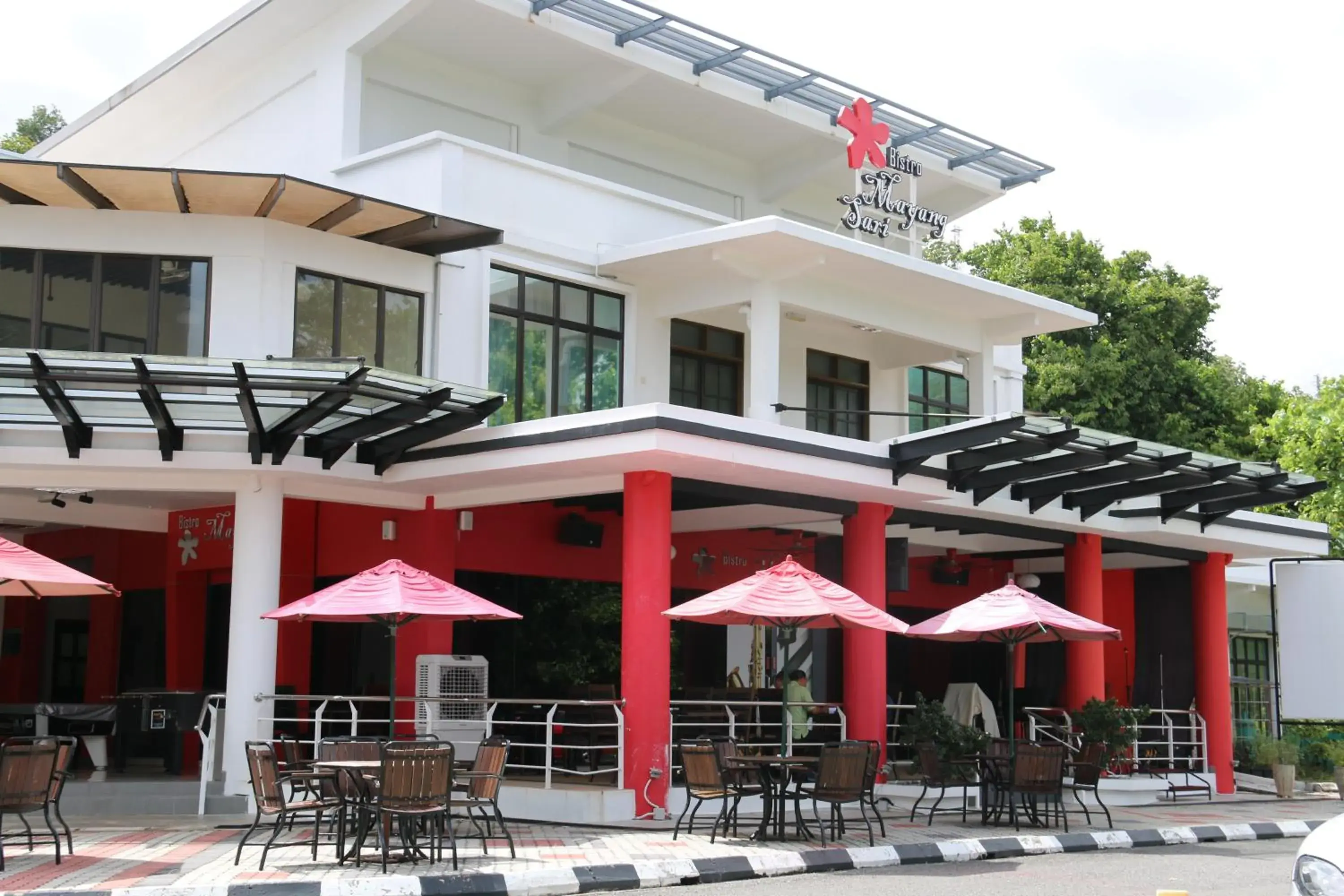 Facade/entrance in EDC UUM Sintok Facade/entrance in EDC UUM Sintok