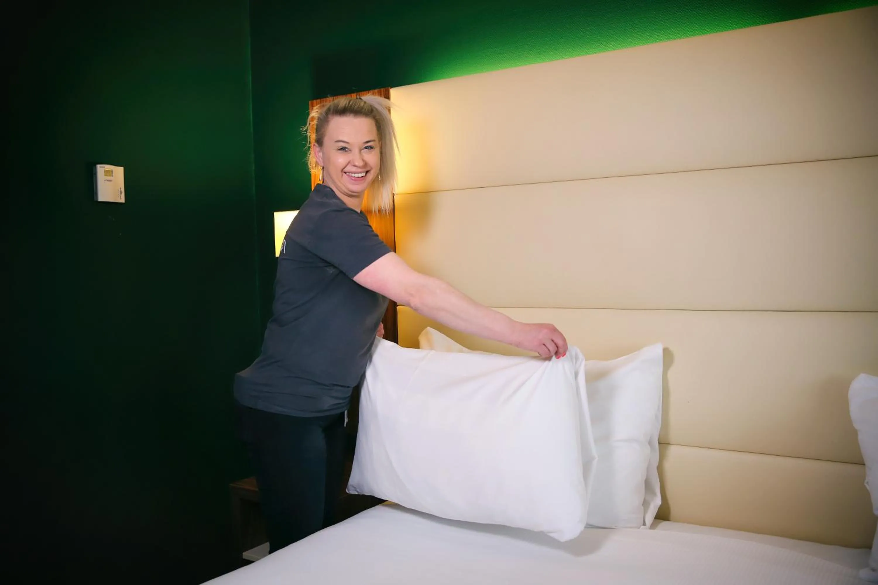 Staff, Bed in Van der Valk Hotel Rotterdam - Blijdorp