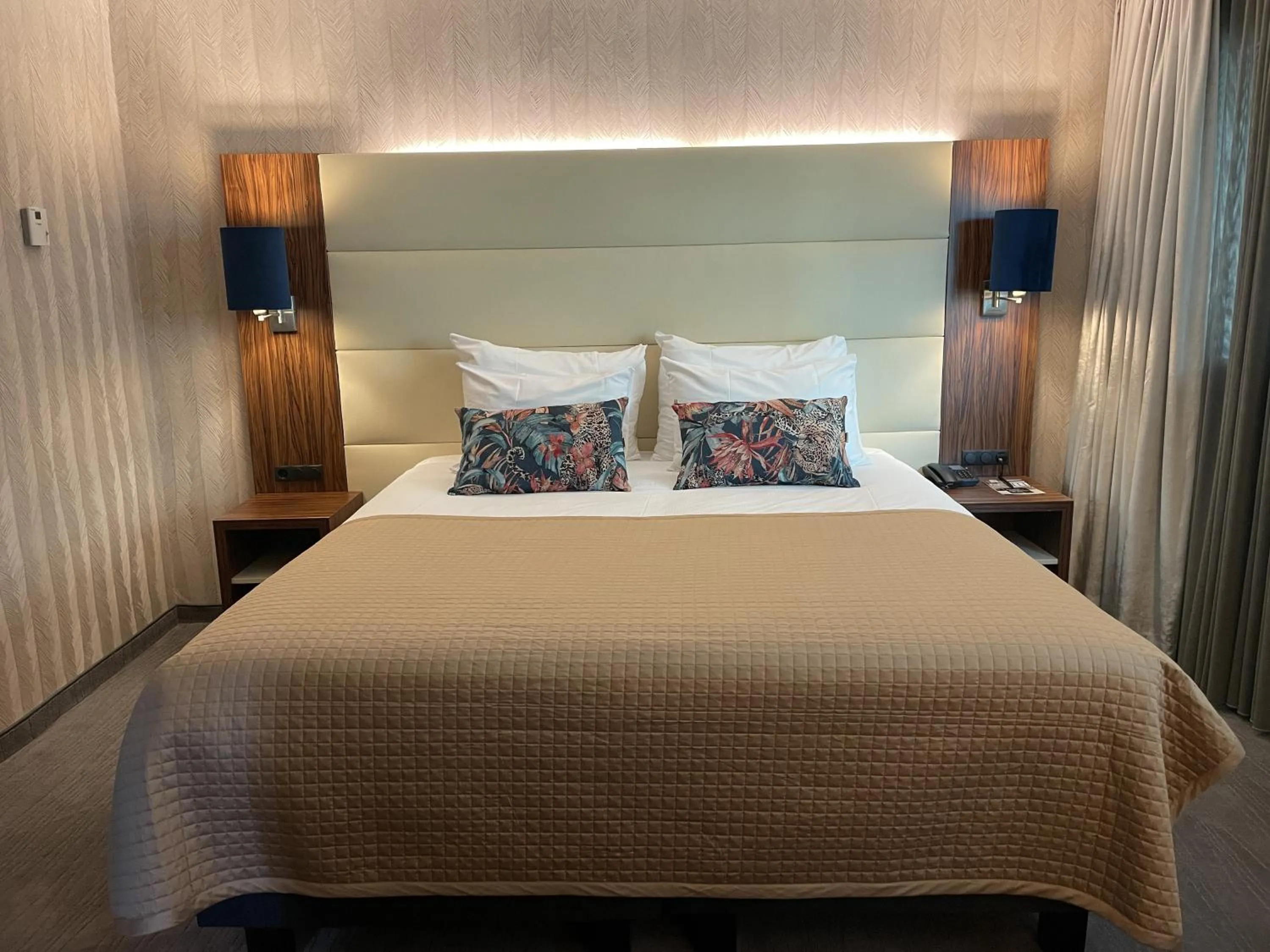 Bed in Van der Valk Hotel Rotterdam - Blijdorp