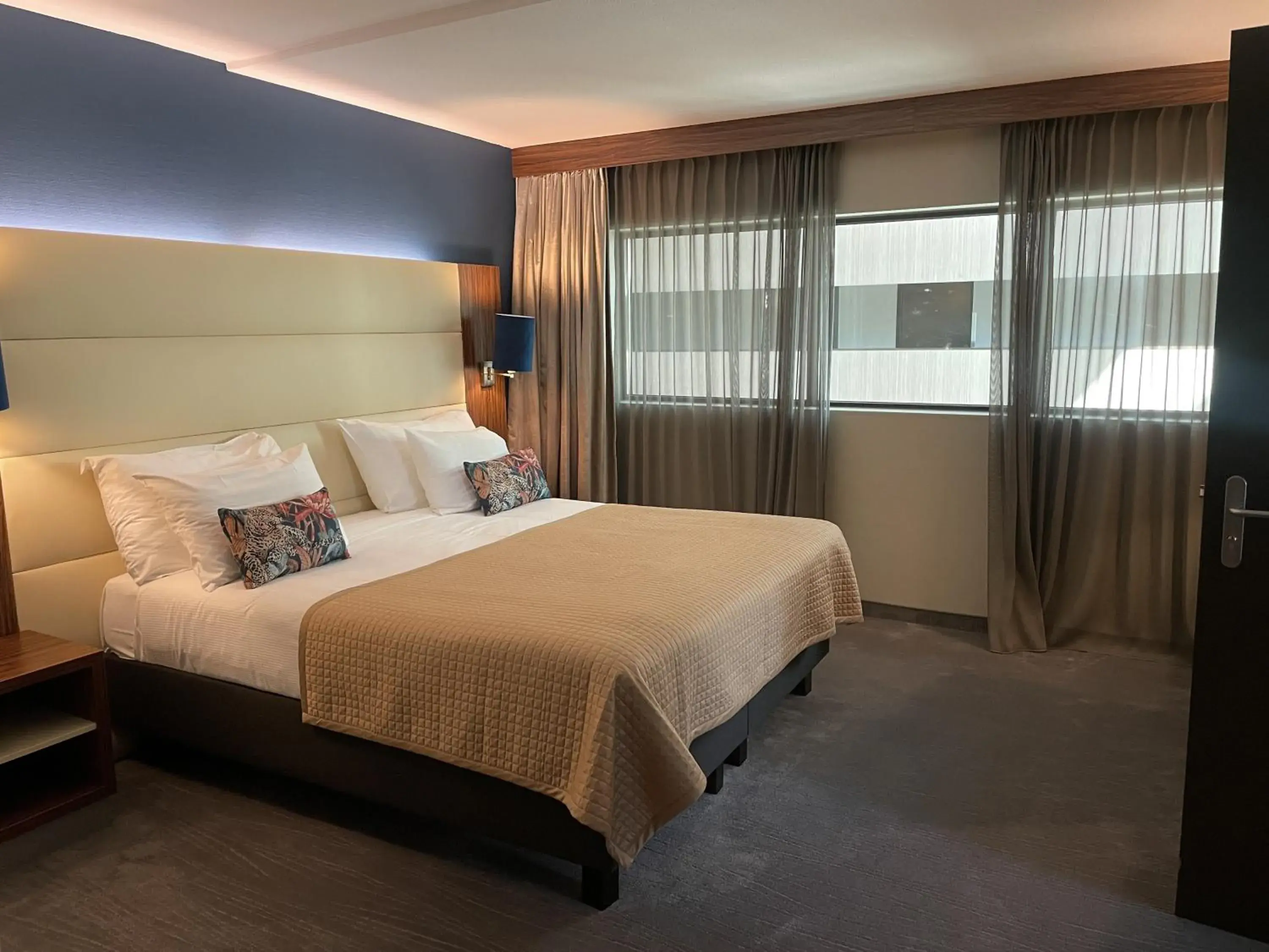 Bed in Van der Valk Hotel Rotterdam - Blijdorp Bed in Van der Valk Hotel Rotterdam - Blijdorp