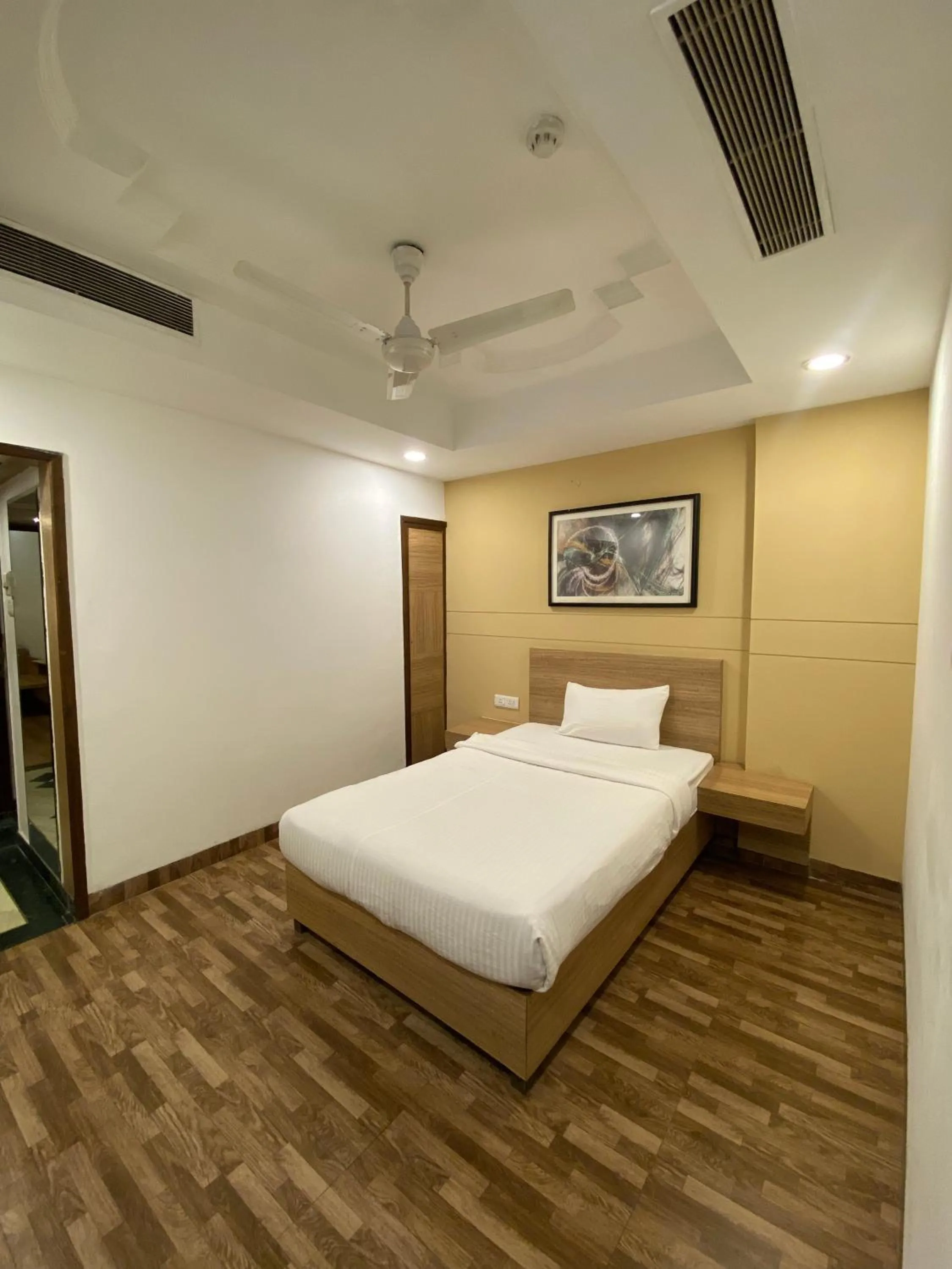Bed in Hotel KC Cross Road Panchkula