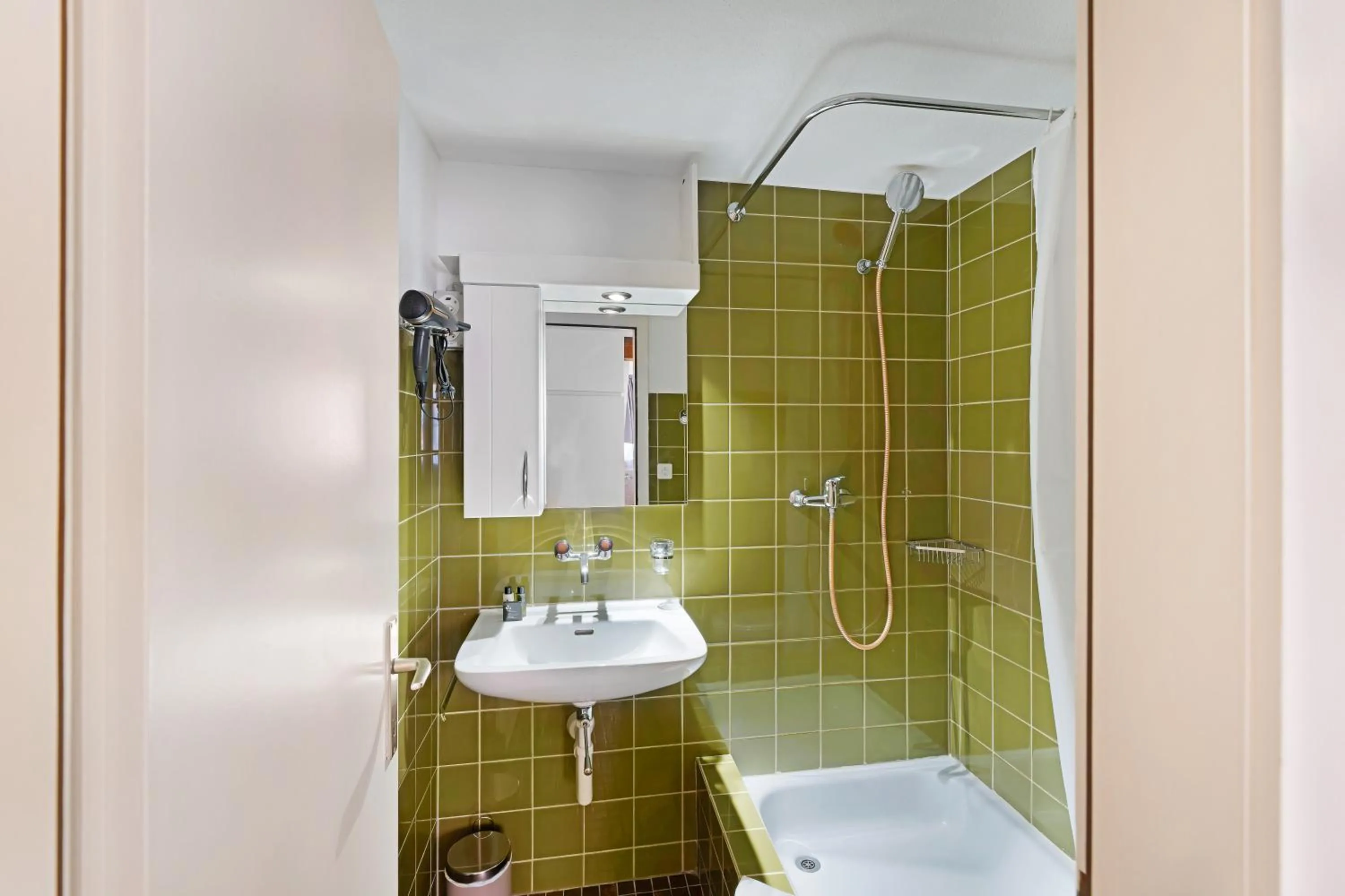 Shower in Hotel Schiff