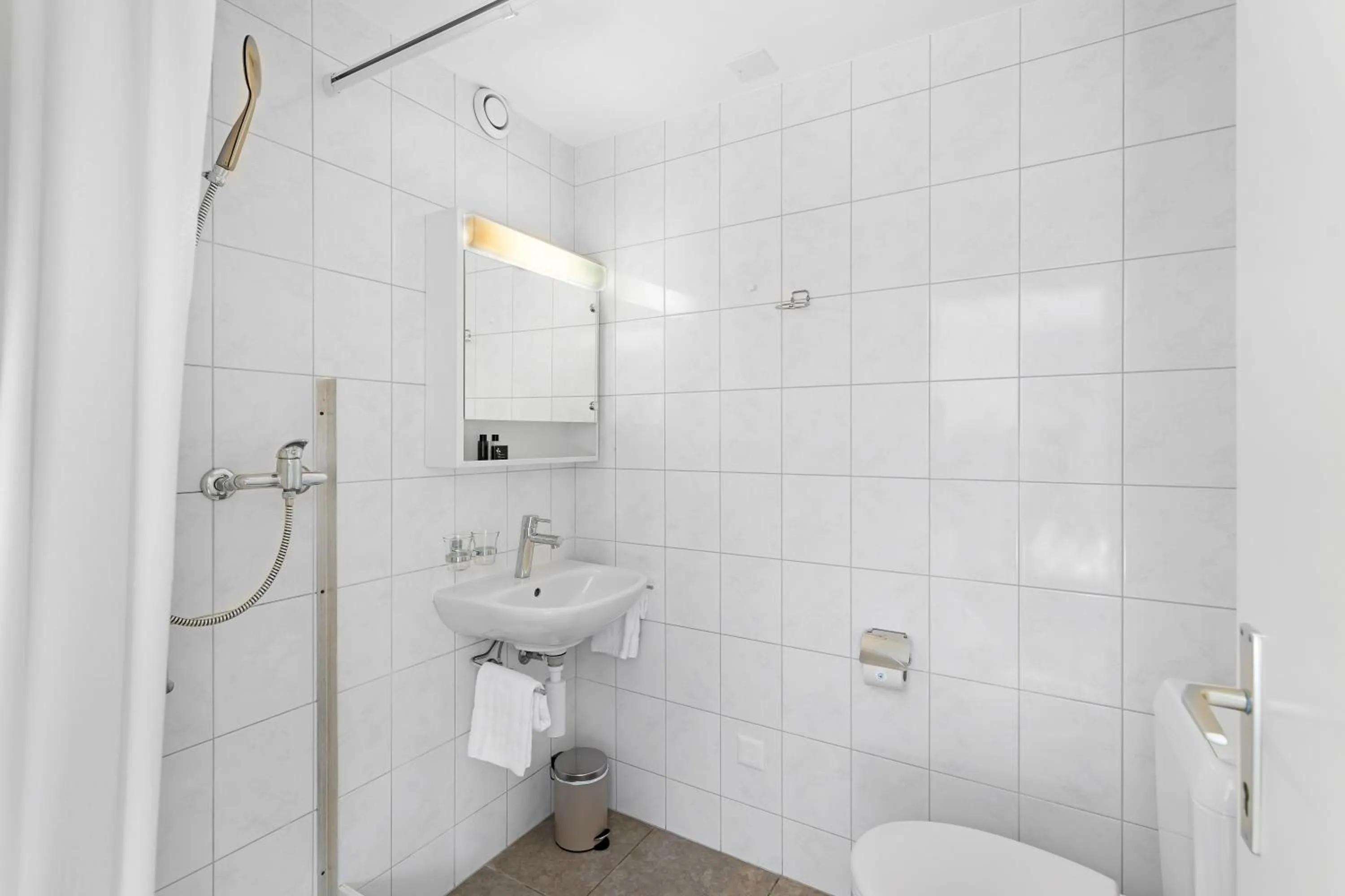 Shower in Hotel Schiff
