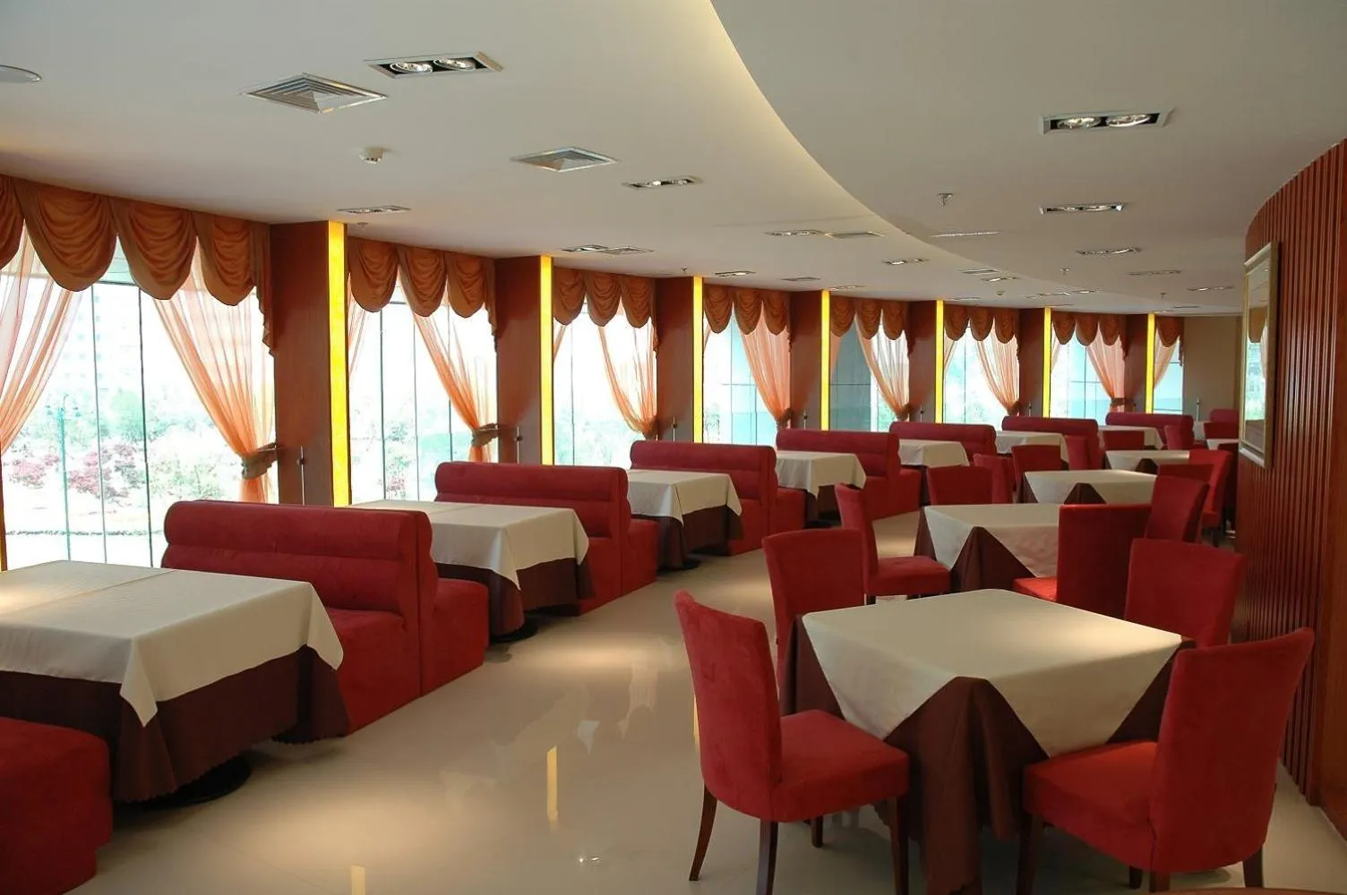Restaurant/places to eat in Ramada Encore by Wyndham Wuhan Int'l Conference Center