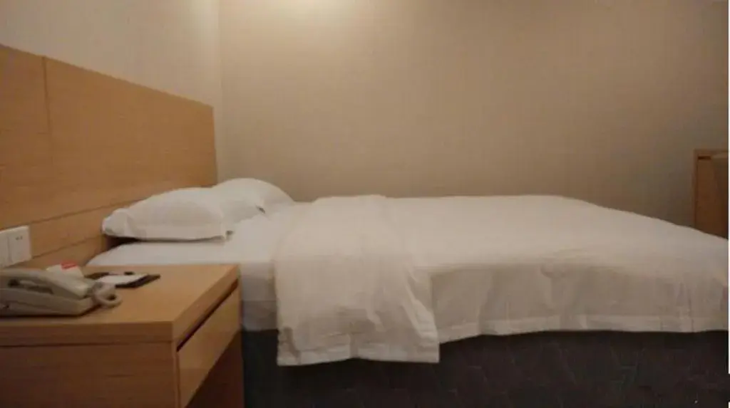 Bed in Ramada Encore by Wyndham Wuhan Int'l Conference Center Bed in Ramada Encore by Wyndham Wuhan Int'l Conference Center