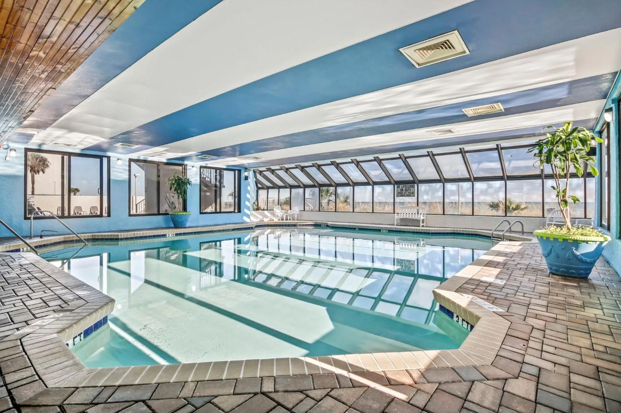 Swimming pool in Ocean Park Resort
