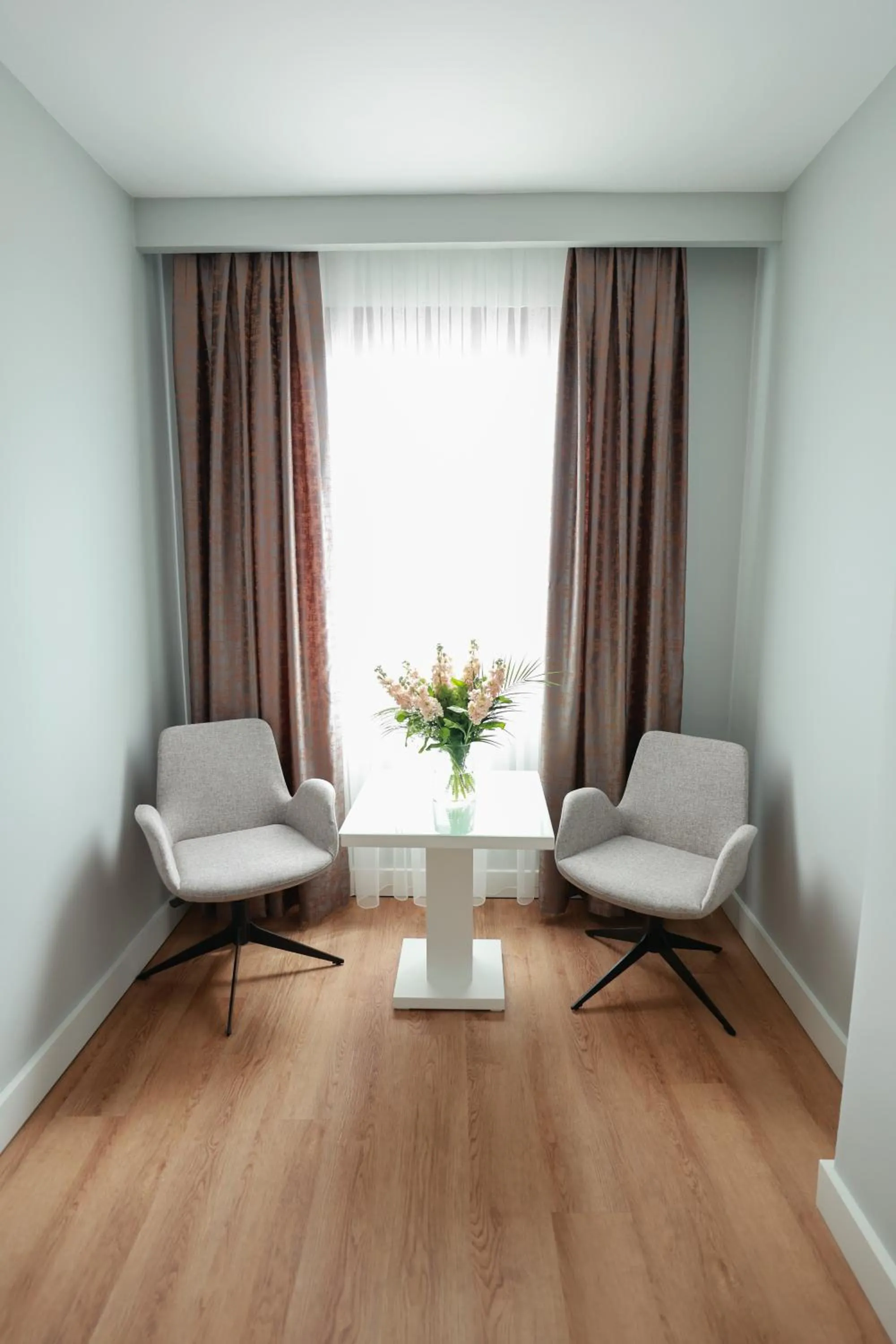 Photo of the whole room in Nova Plaza Orion Hotel