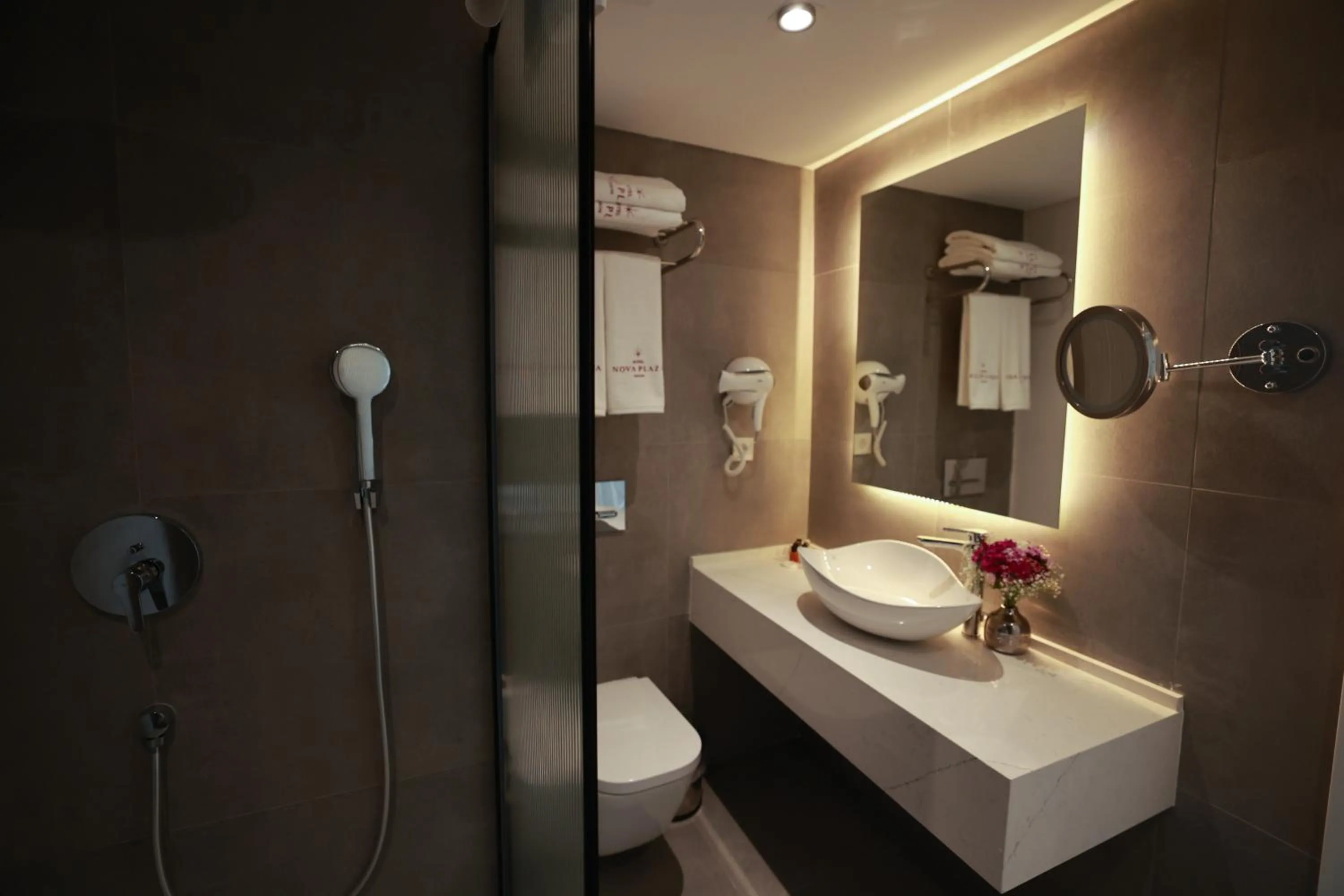 Bathroom in Nova Plaza Orion Hotel