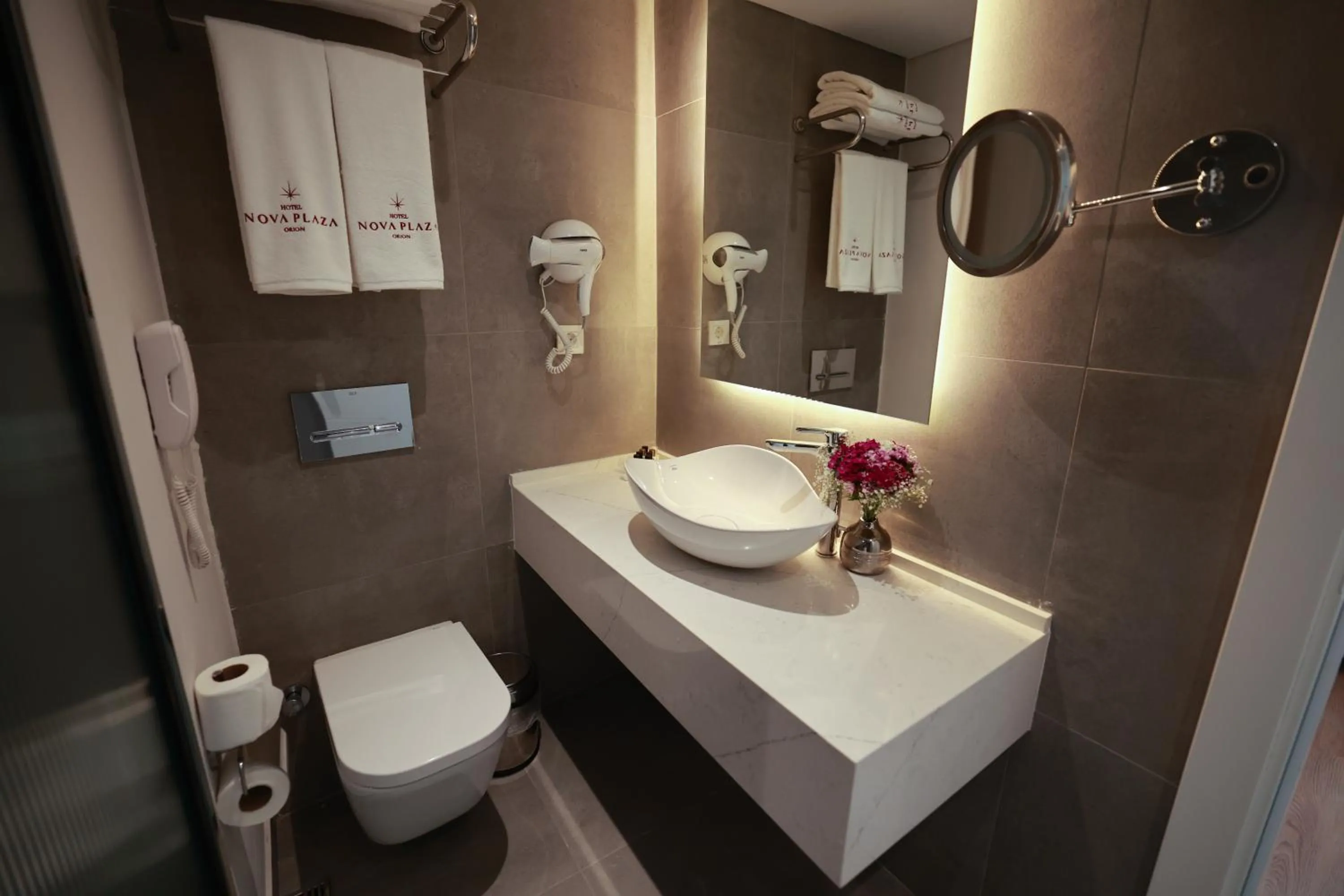 Bathroom in Nova Plaza Orion Hotel