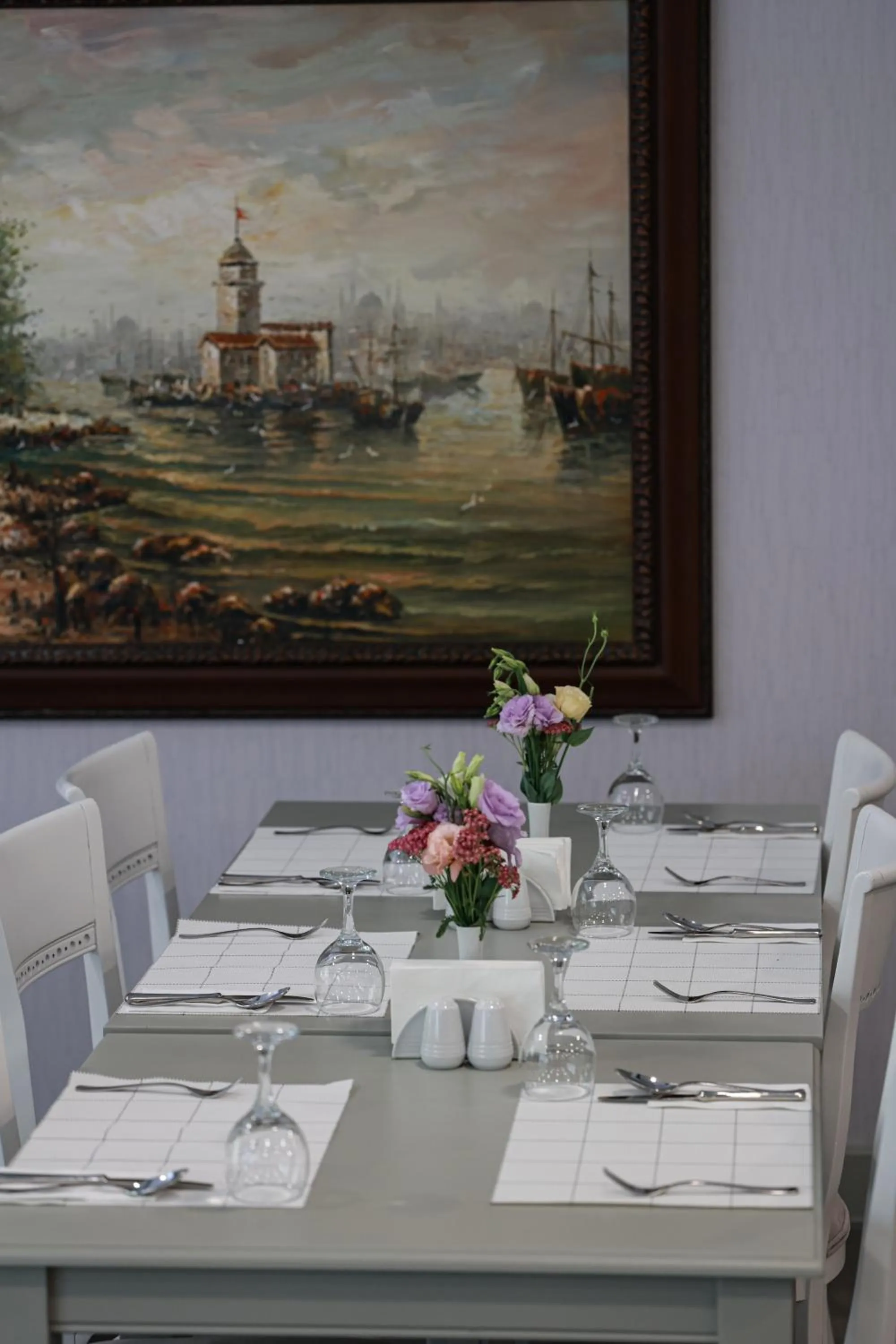 Restaurant/places to eat in Nova Plaza Orion Hotel